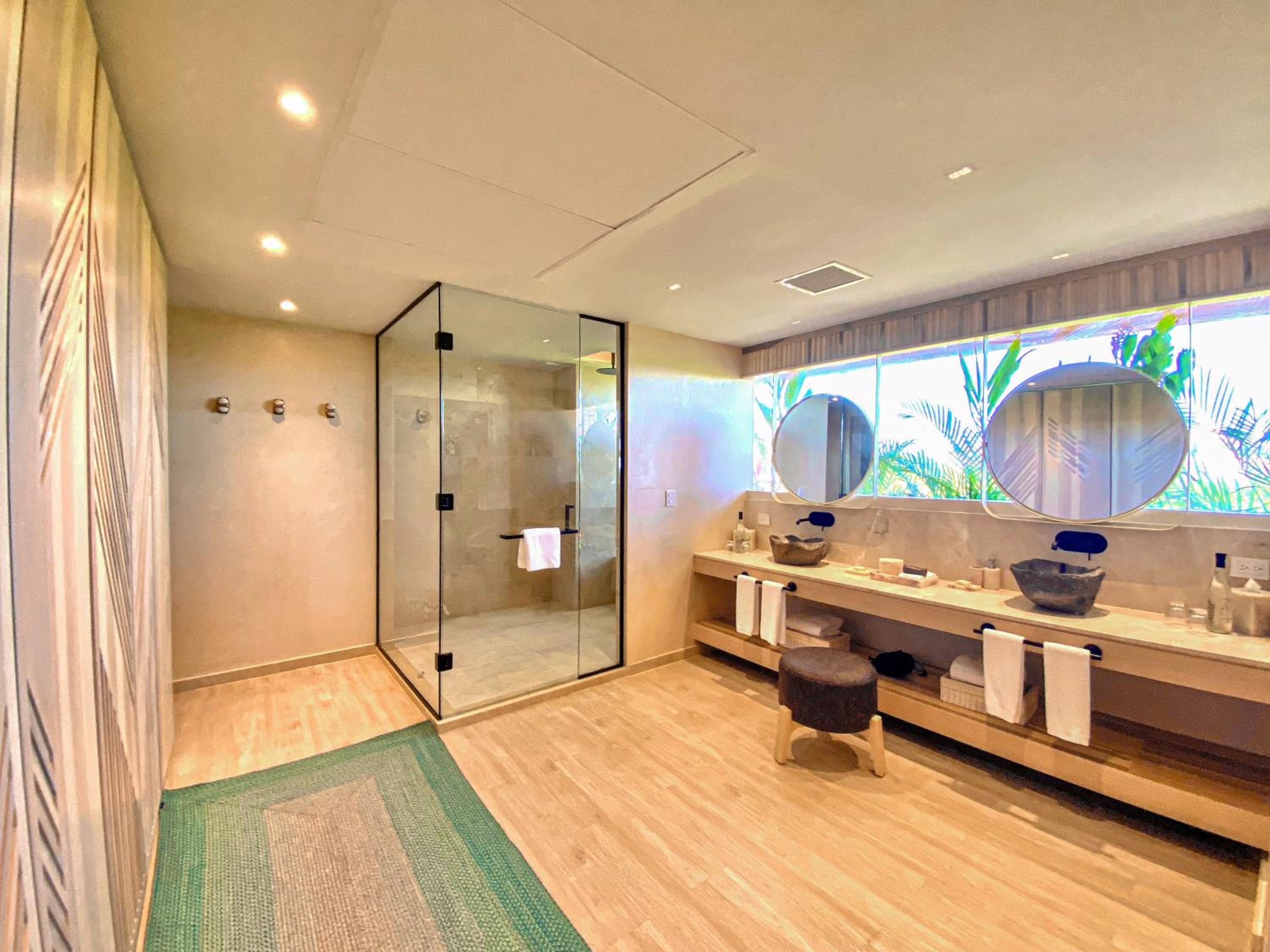 Superior Suite - Photo 16