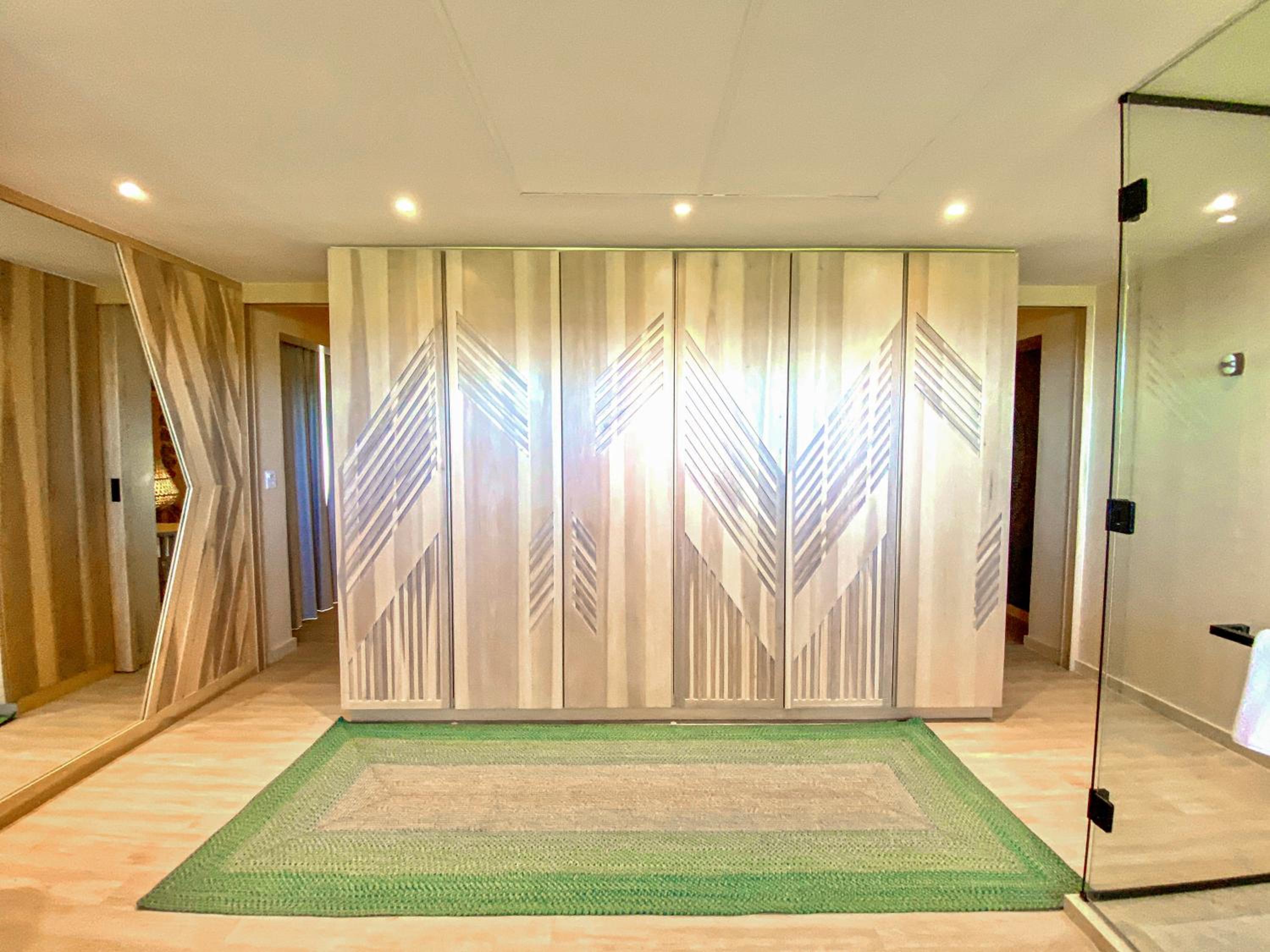 Superior Suite - Photo 12