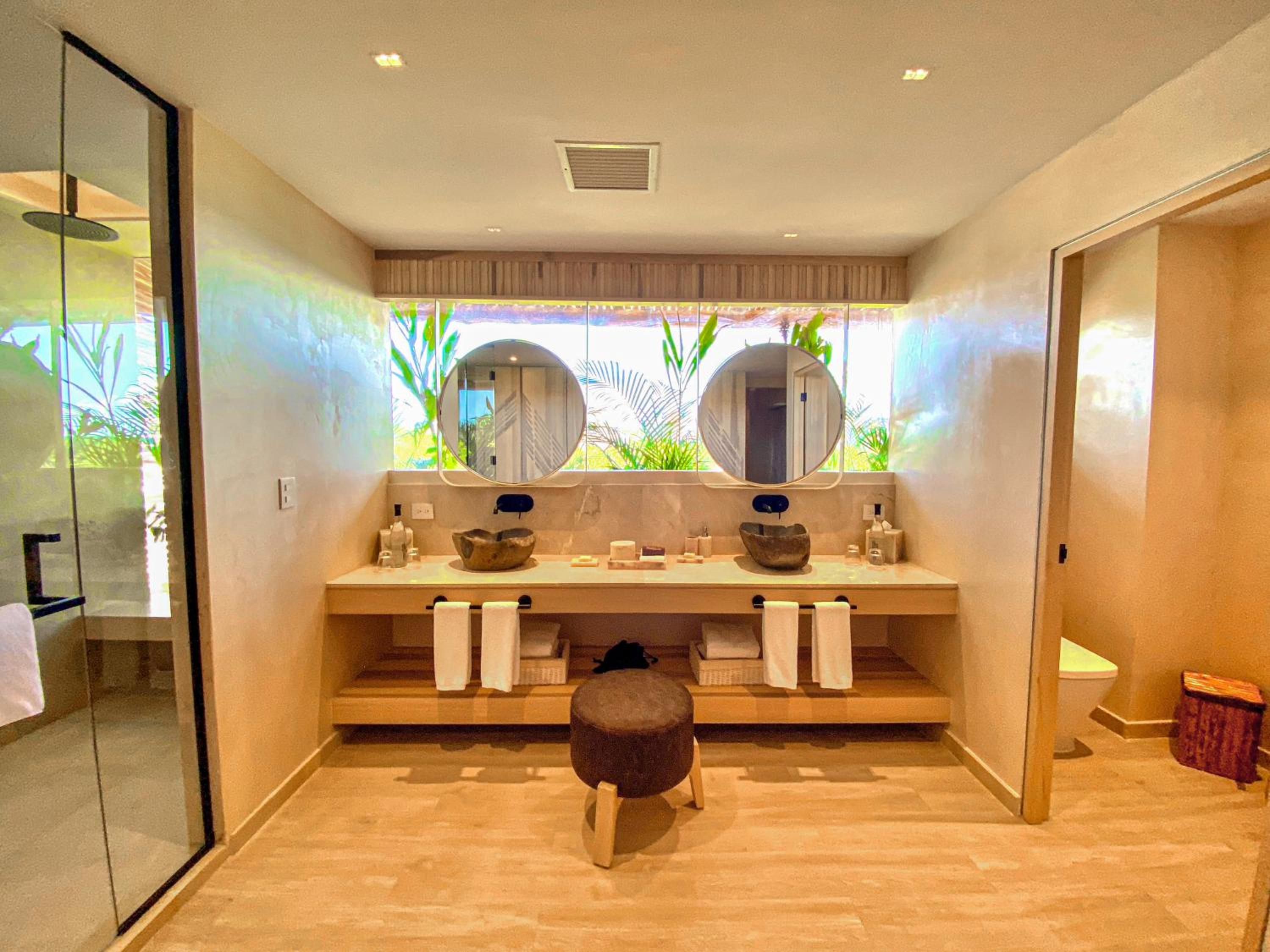 Superior Suite - Photo 26