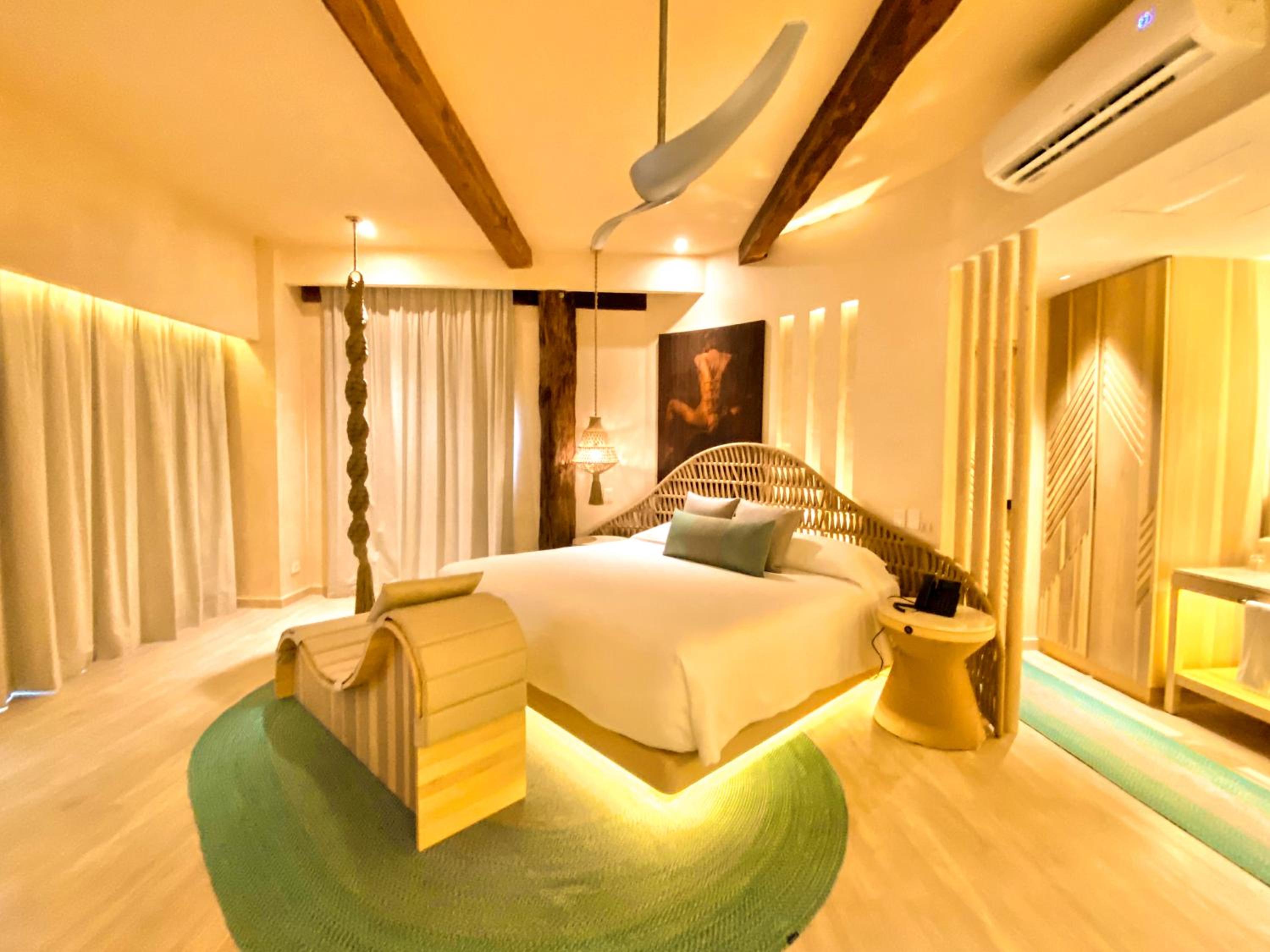 Junior Suite with Private Pool - Photo 6