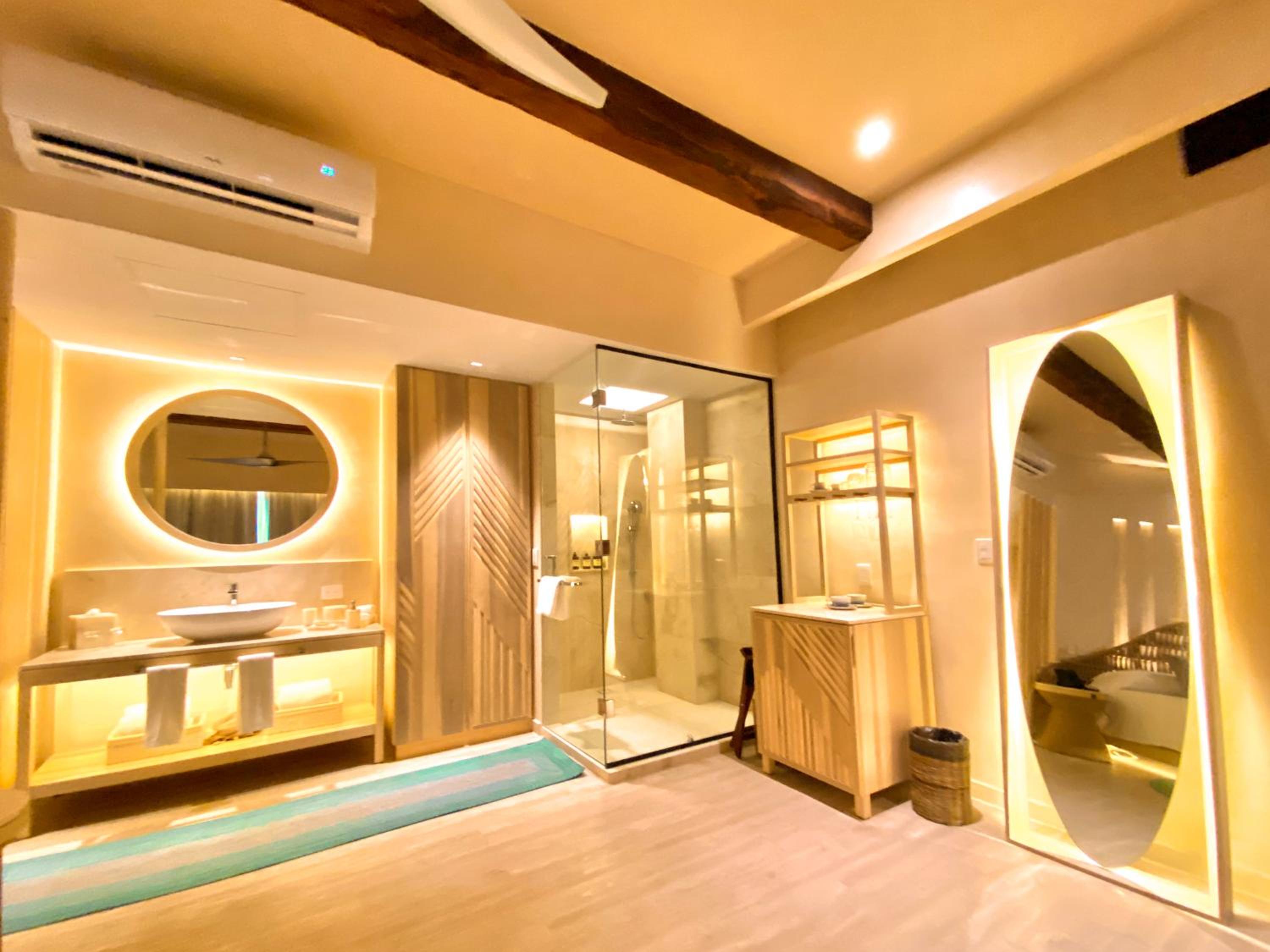 Suite with Private Pool - Photo 17