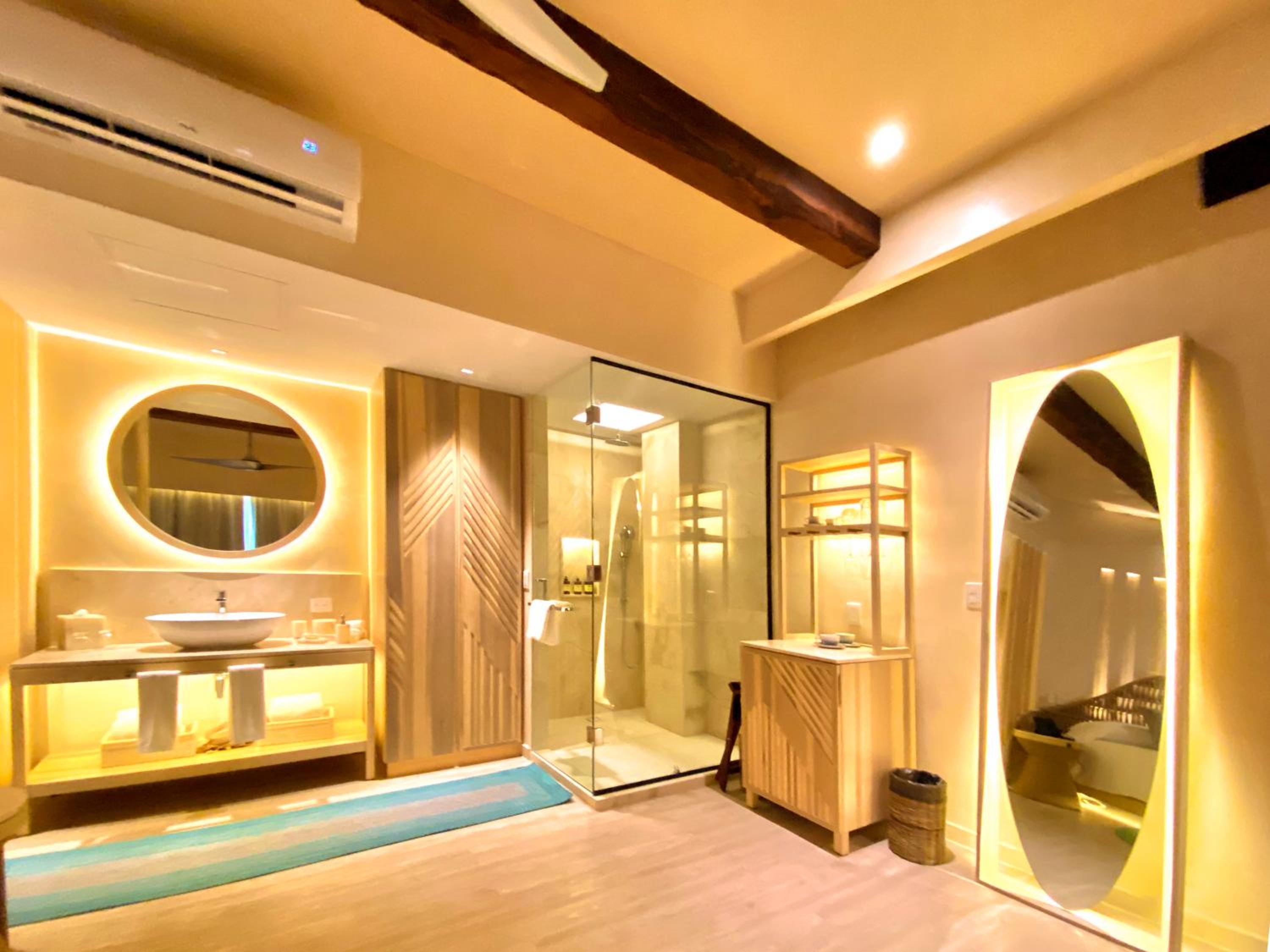 Junior Suite with Private Pool - Photo 24
