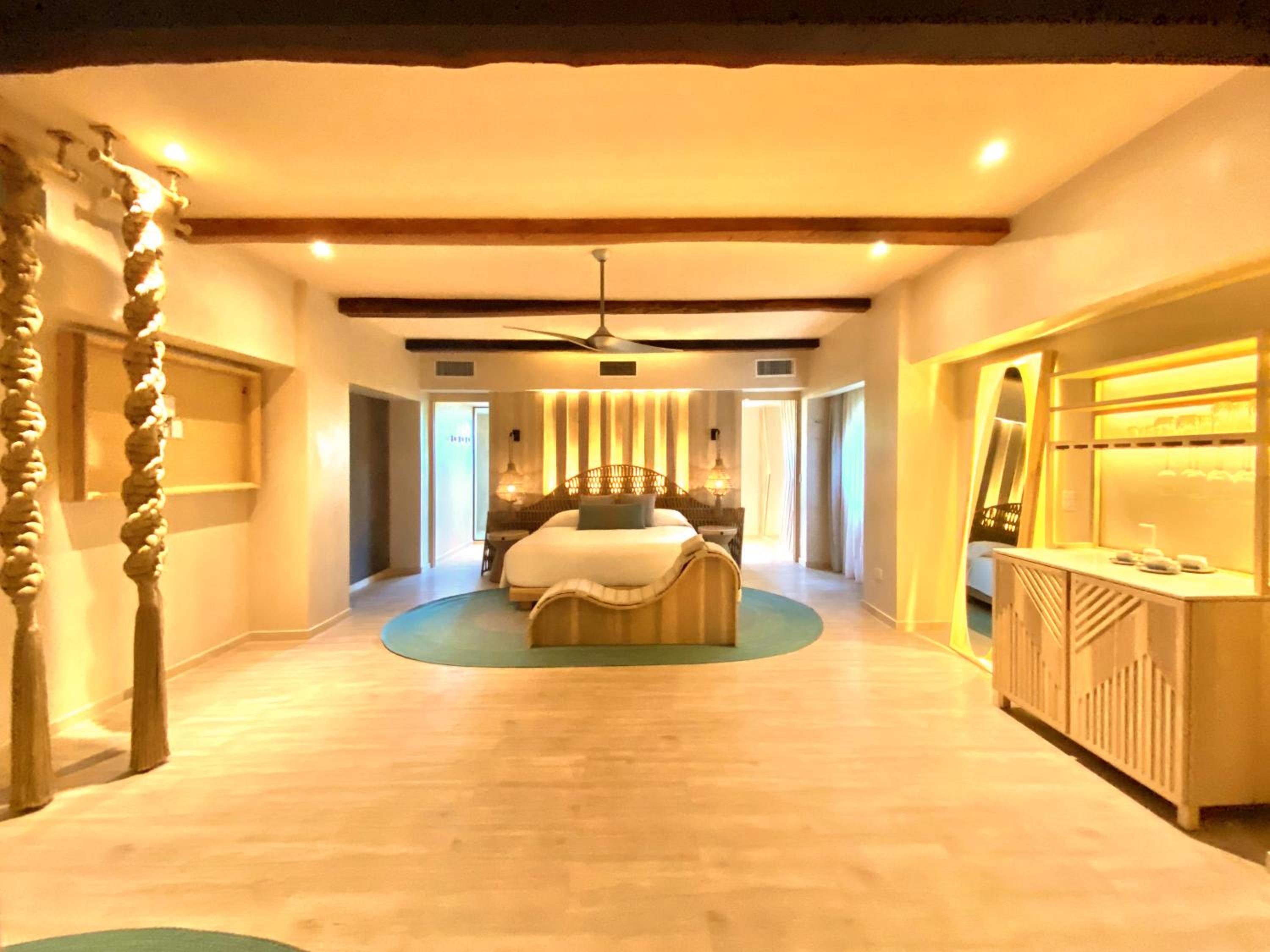 Deluxe Suite - Photo 12