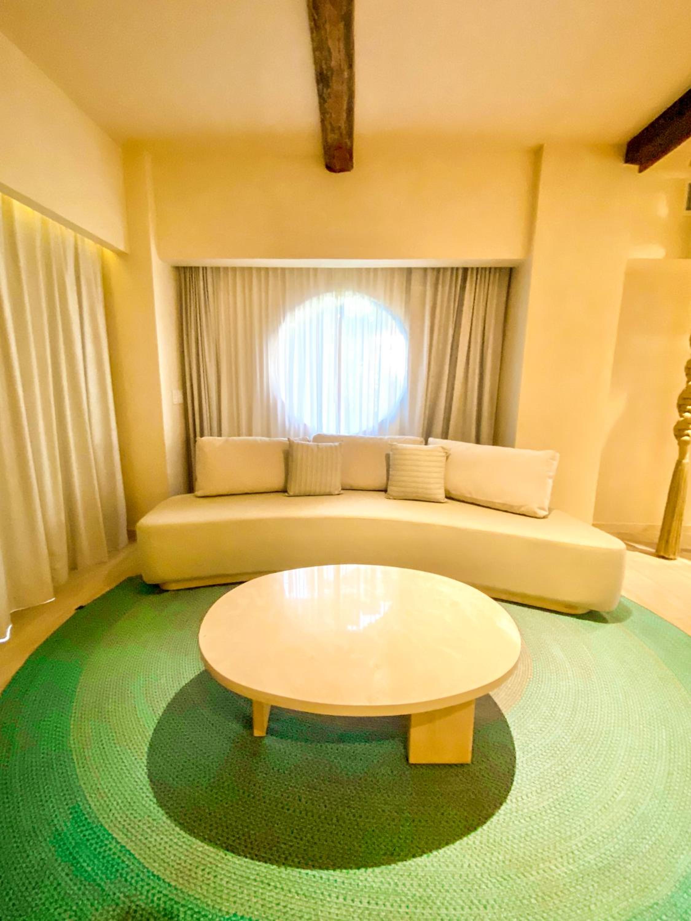 Deluxe Suite - Photo 10