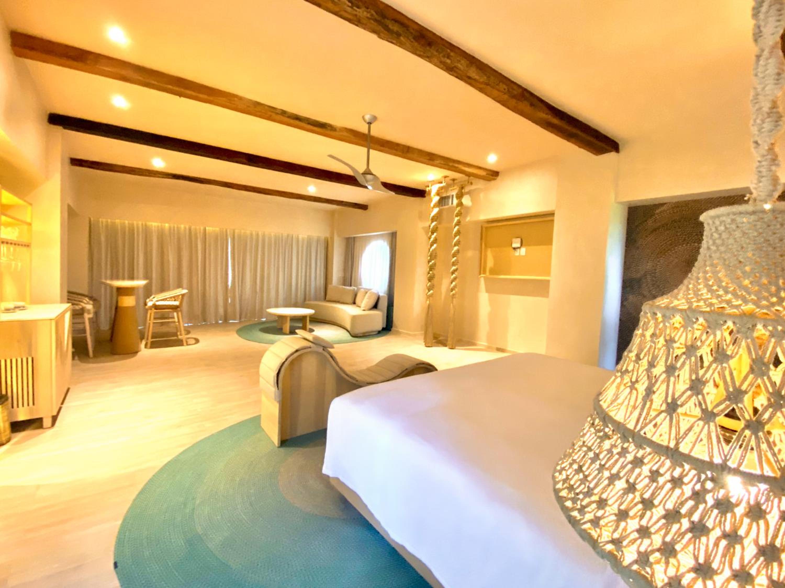 Deluxe Suite - Photo 14