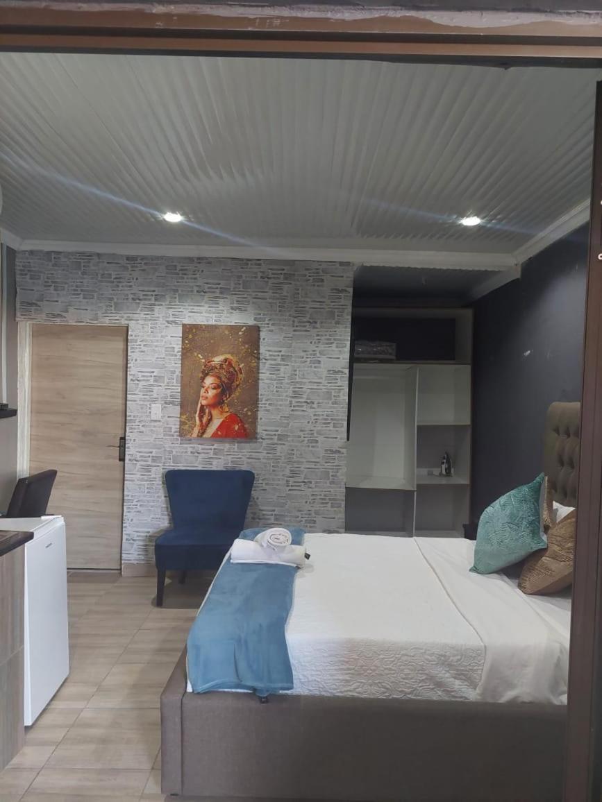 Double Room - Photo 5