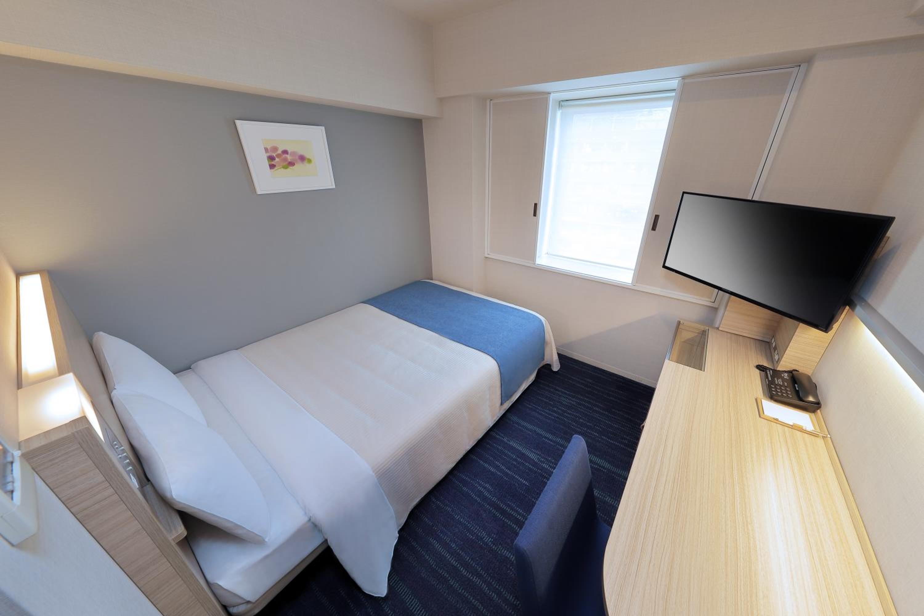 Double Room with Small Double Bed - Non-Smoking photo 2