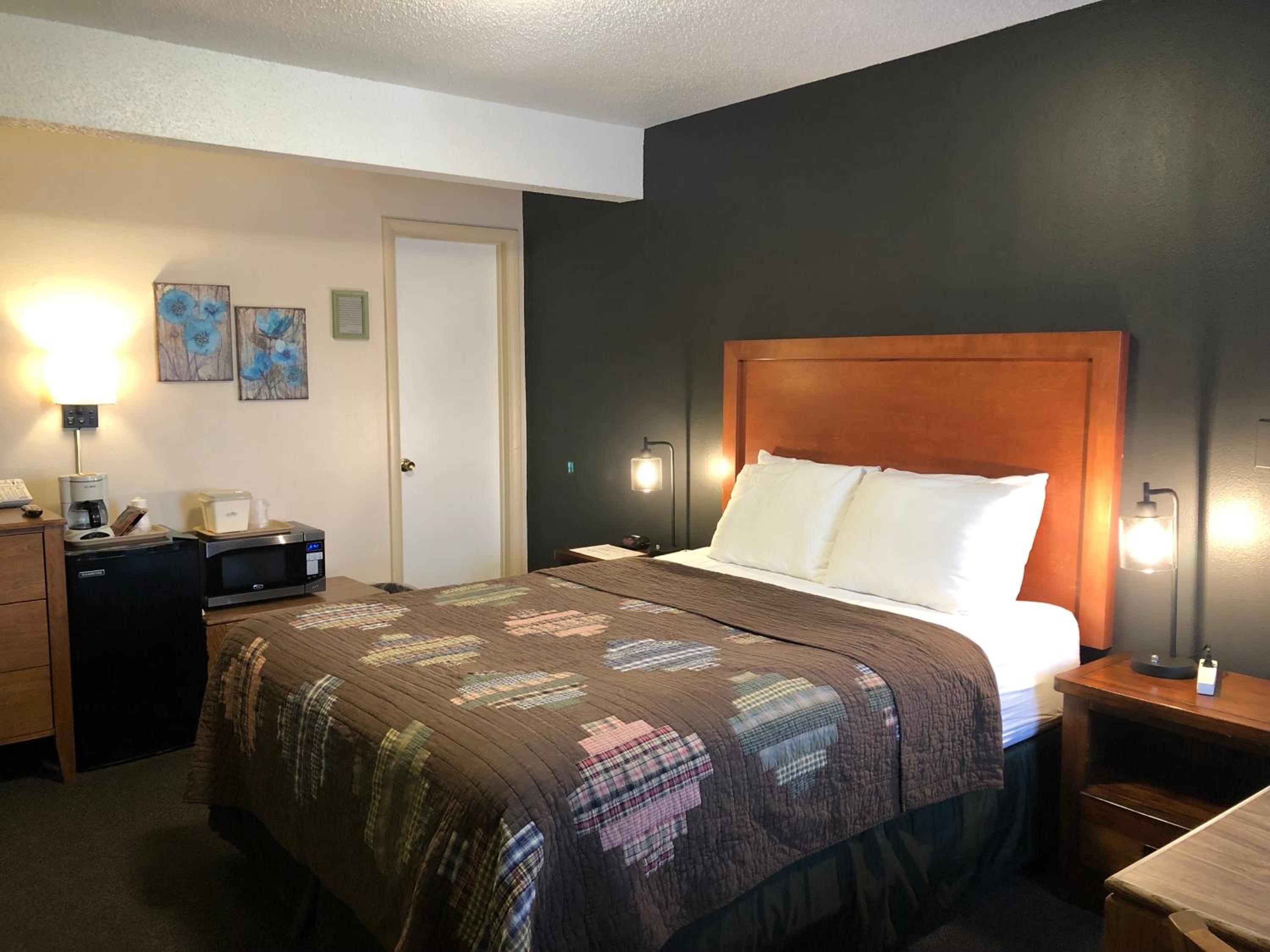 Queen Room photo 1