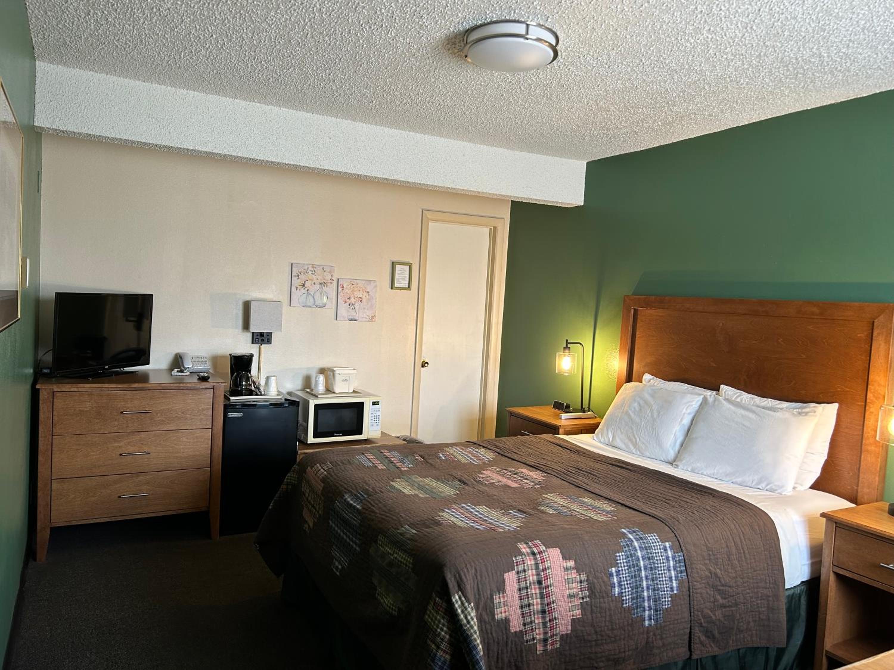 Queen Room photo 3