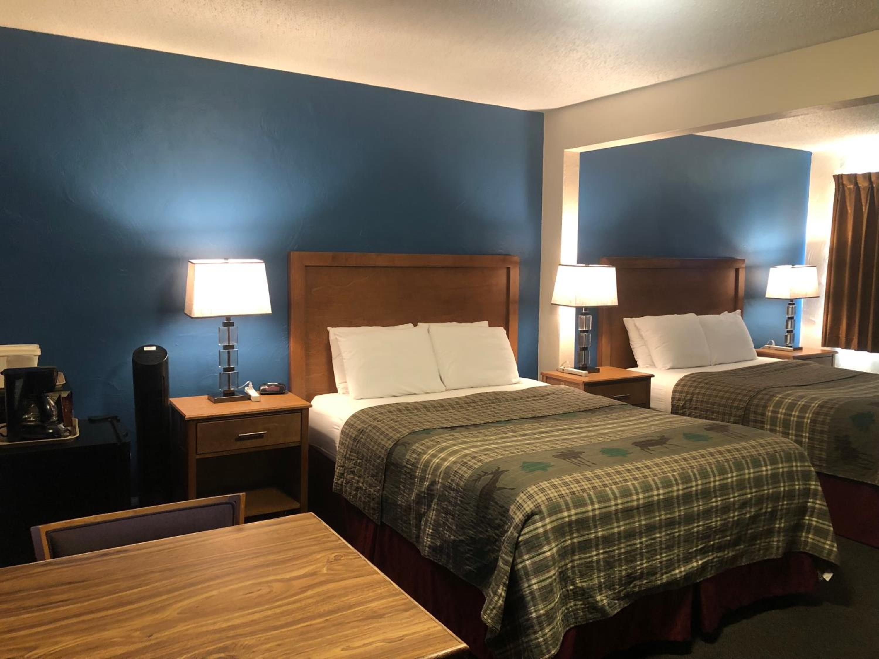 Queen Room with Two Queen Beds photo 1