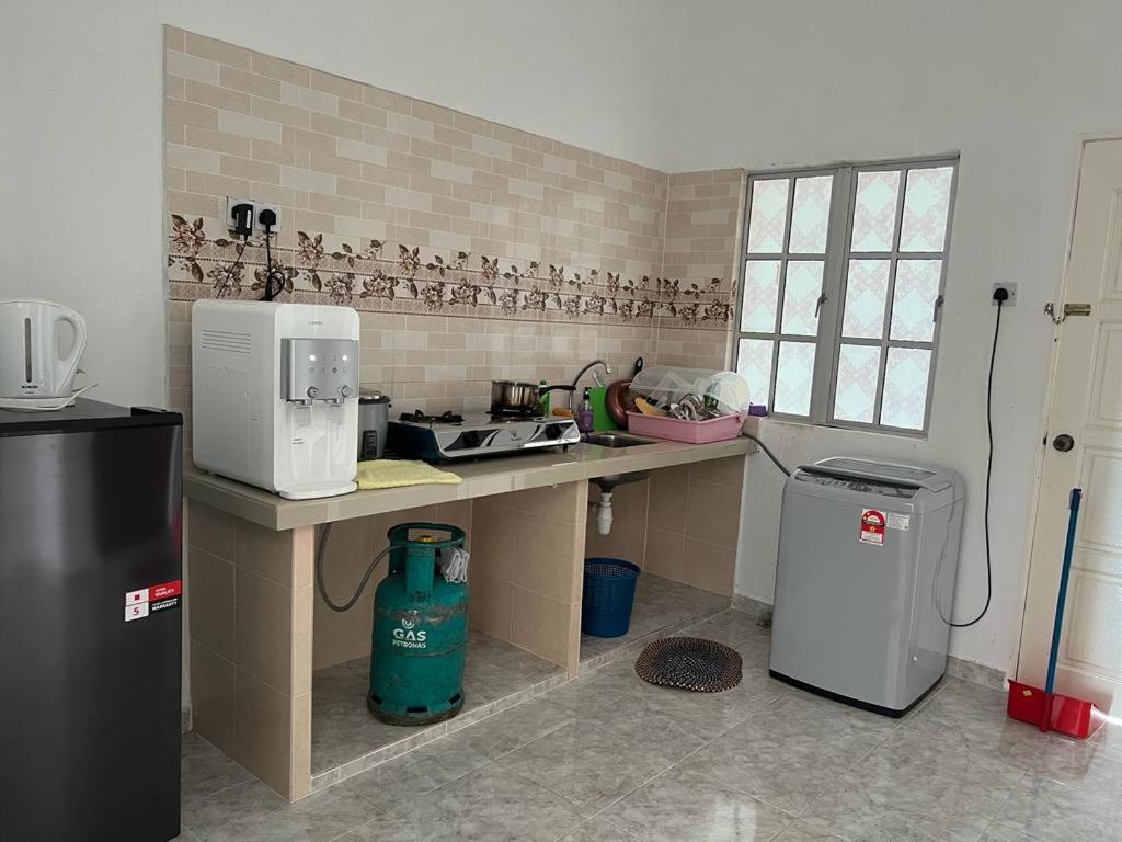 Three-Bedroom House photo 2