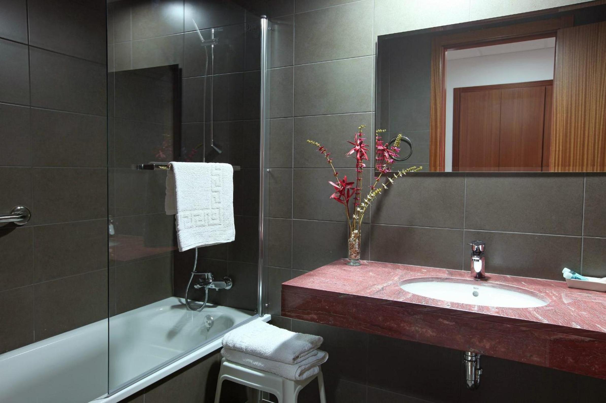 Superior Double Room with Balcony and River View - Photo 10