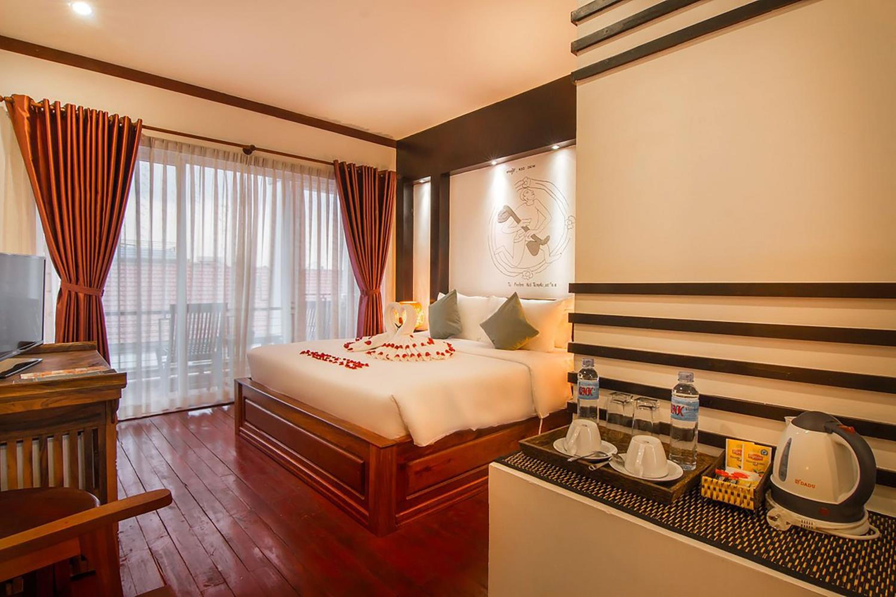 Double Room with Pool View - Photo 1