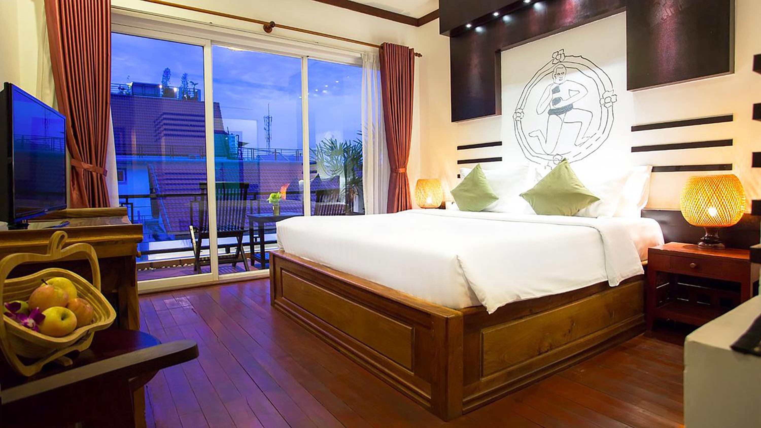 Double Room with Pool View - Photo 7