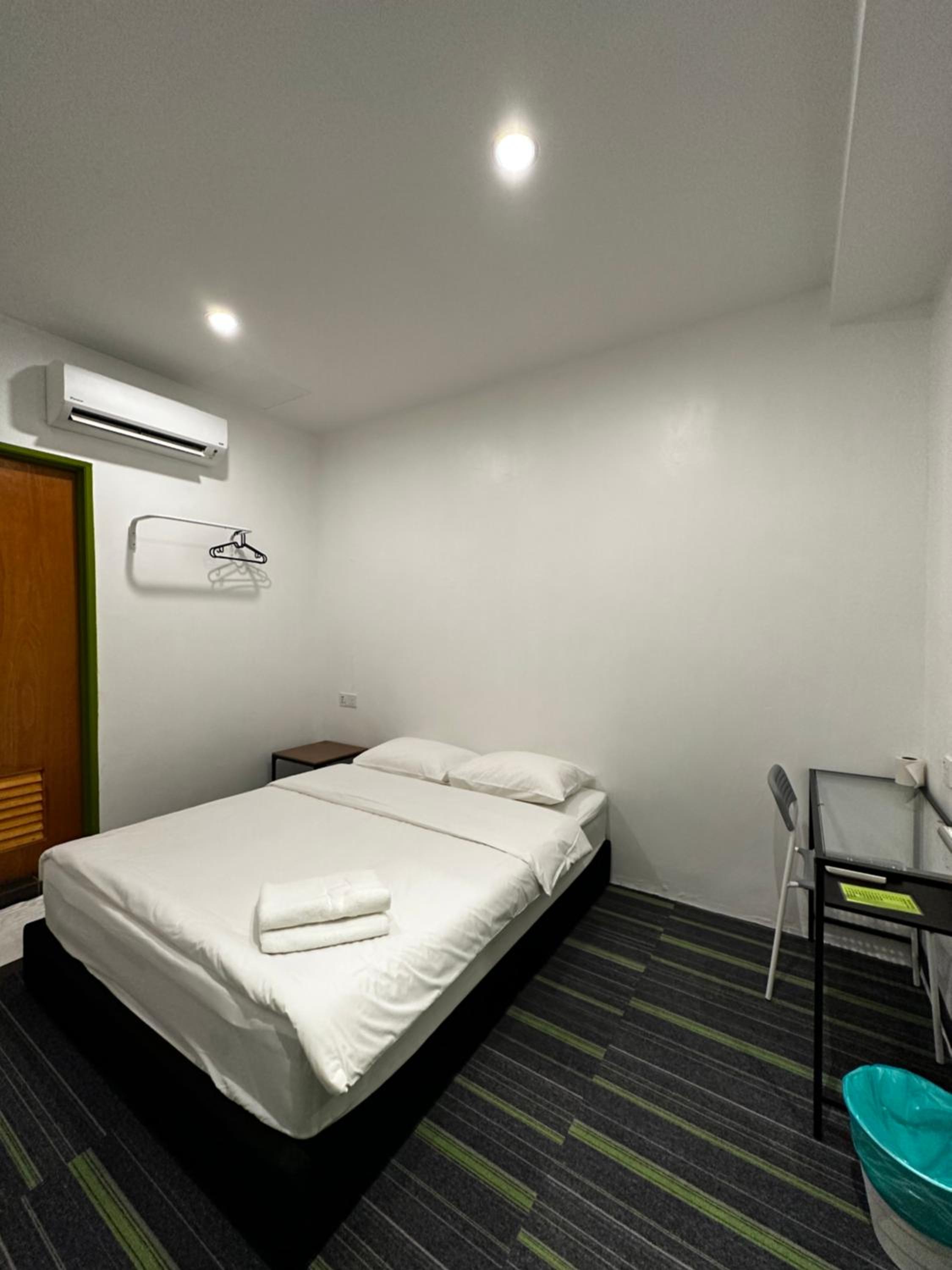 Double Room with Private Bathroom - Photo 5