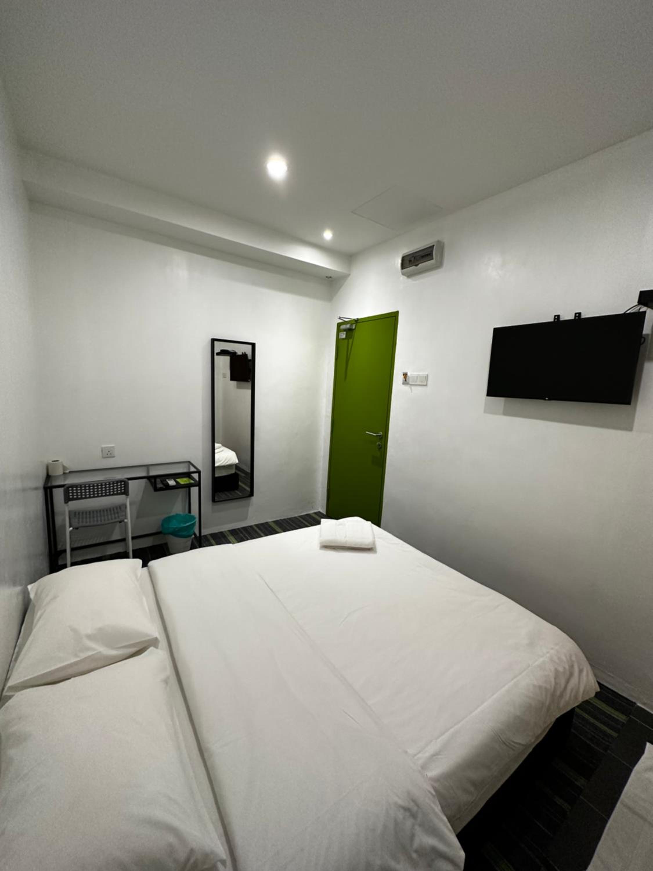 Double Room with Private Bathroom - Photo 6