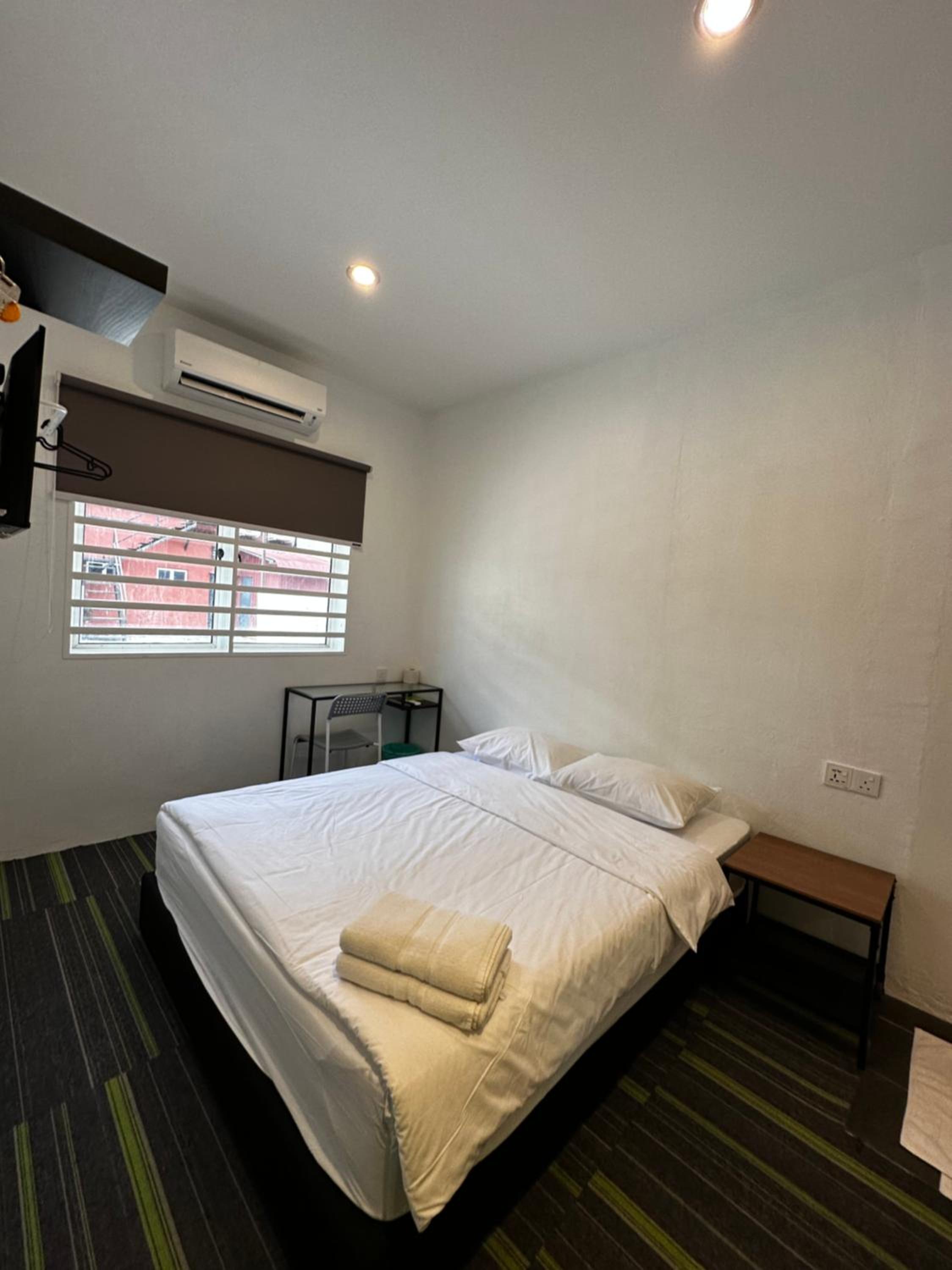 Double Room with Private Bathroom - Photo 7