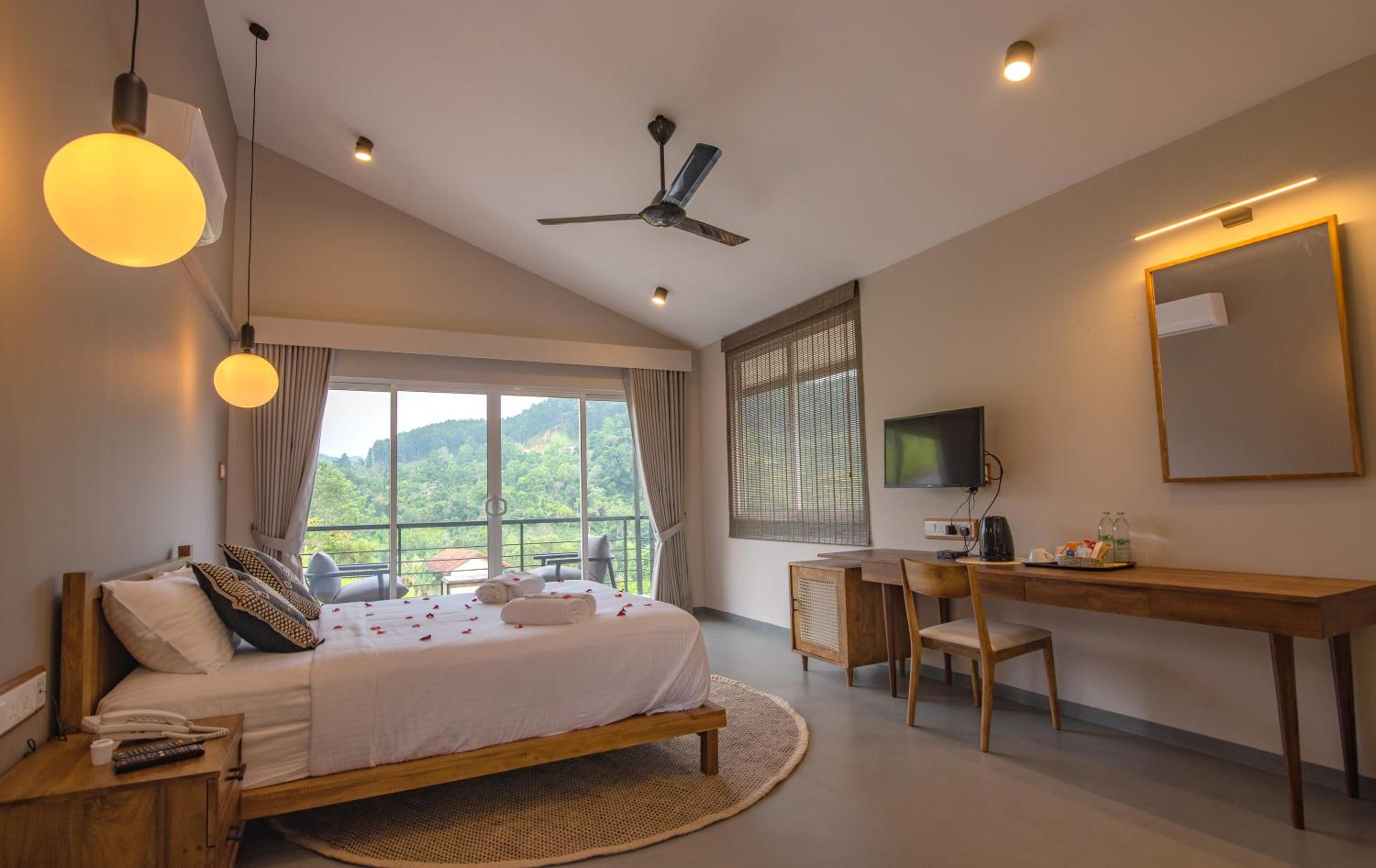 Deluxe Queen Room - Photo 5