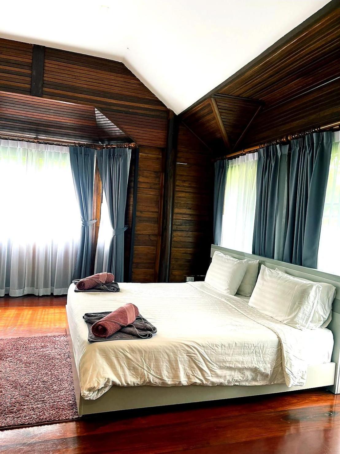 Three-Bedroom Villa photo 2
