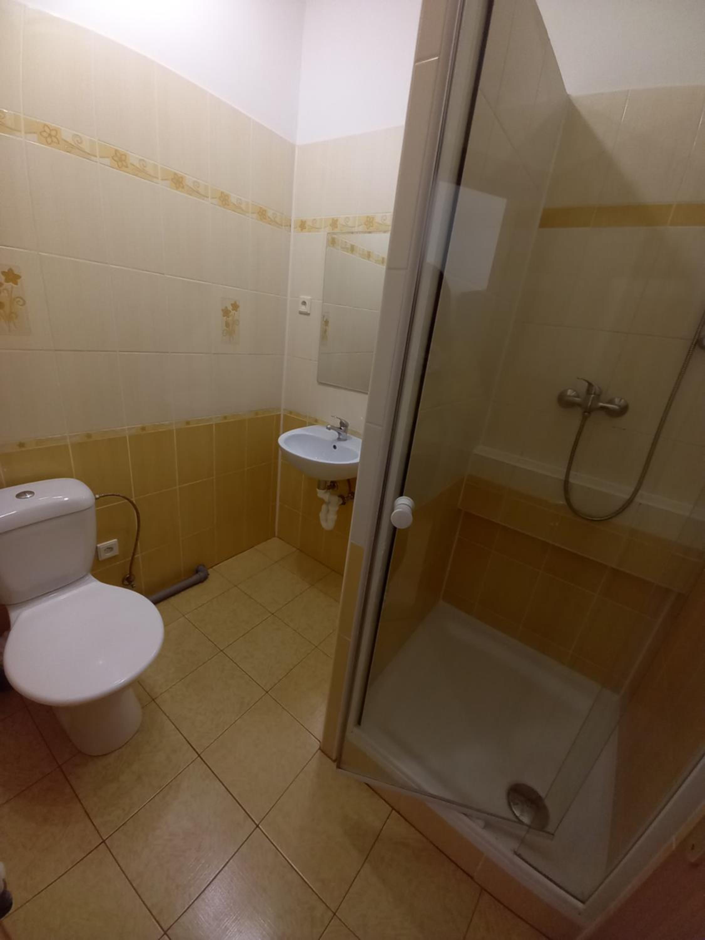 Double or Twin Room with Private Bathroom - Photo 7