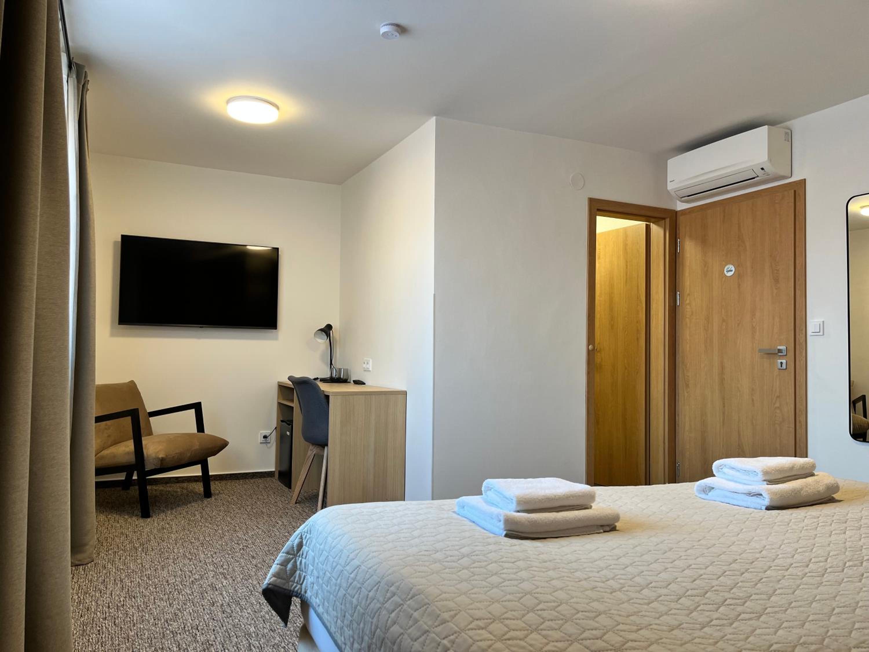 Double or Twin Room photo 3