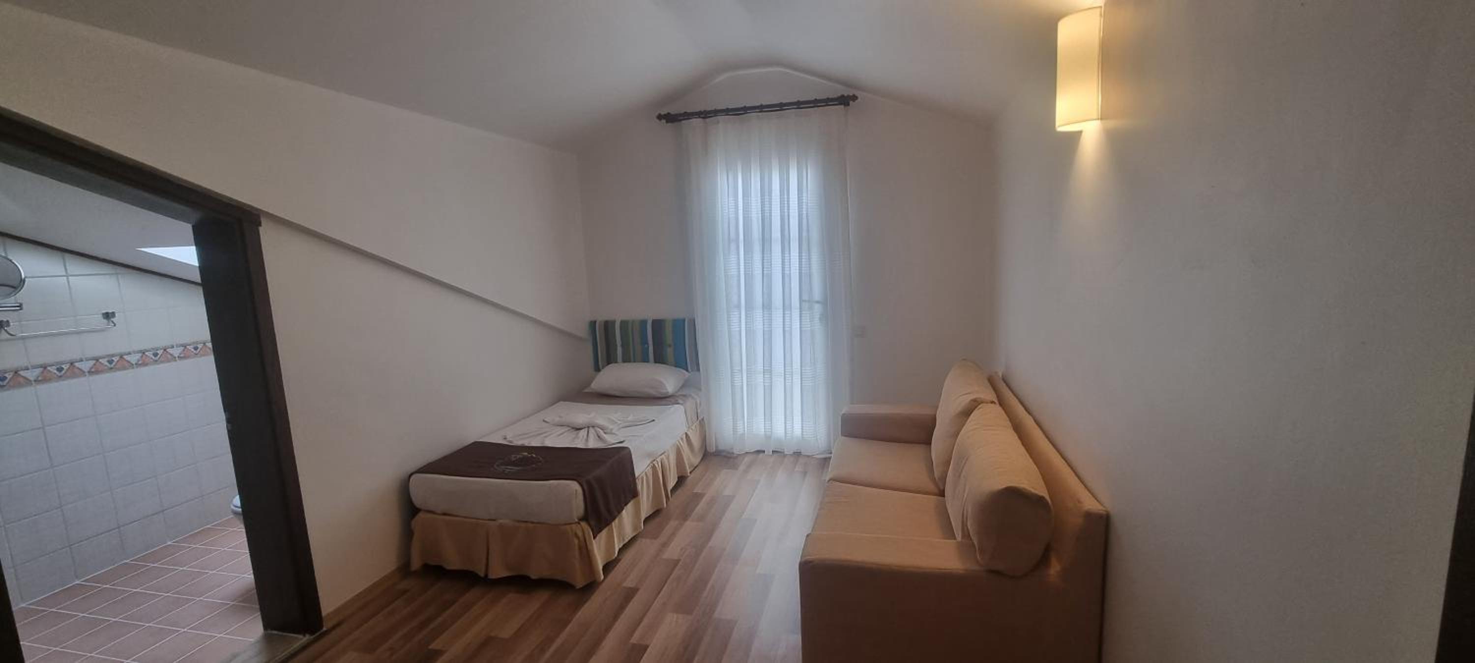 Deluxe Quadruple Room - Photo 4