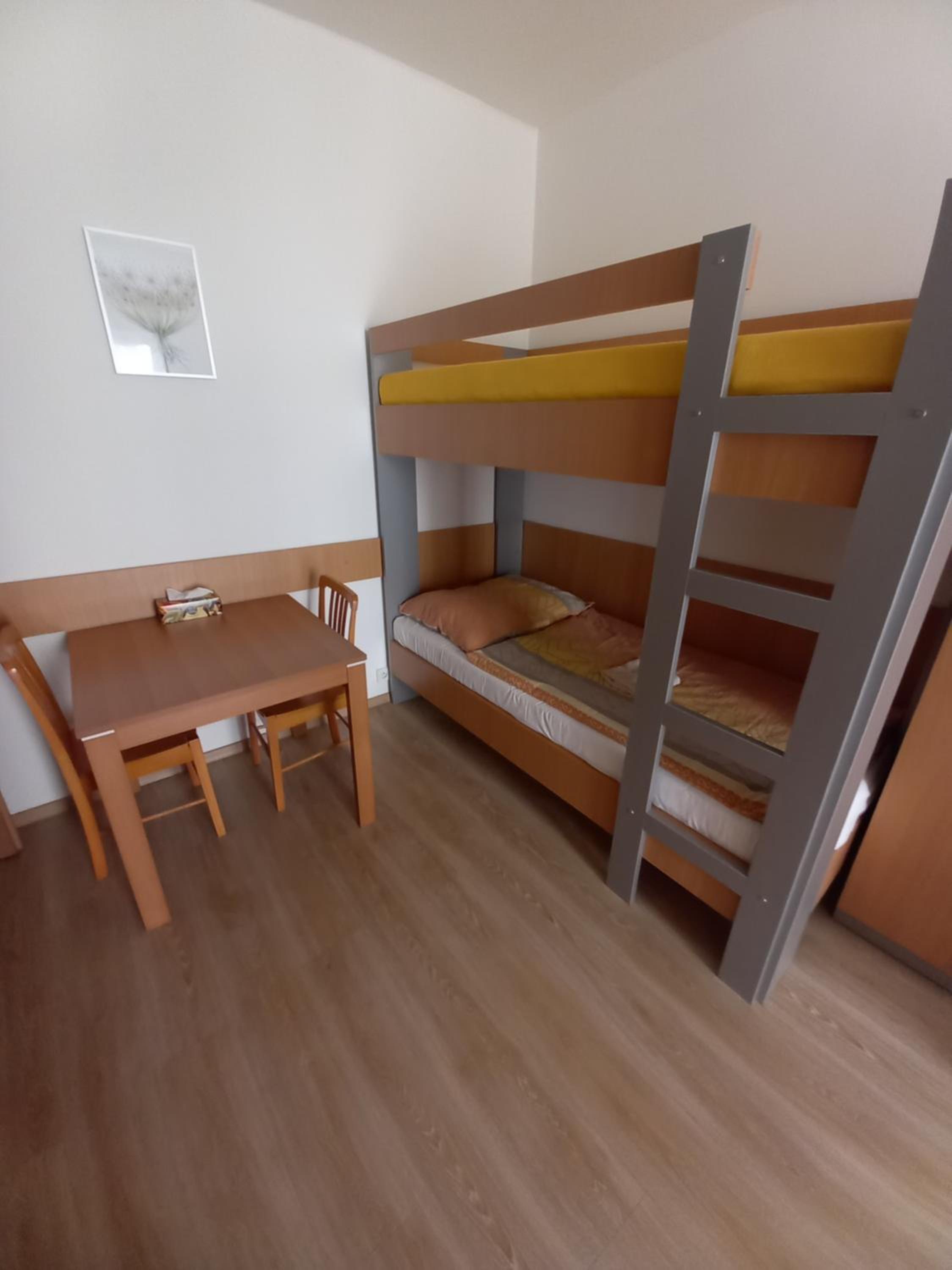 Triple Room with Private Bathroom and Balcony - Photo 5