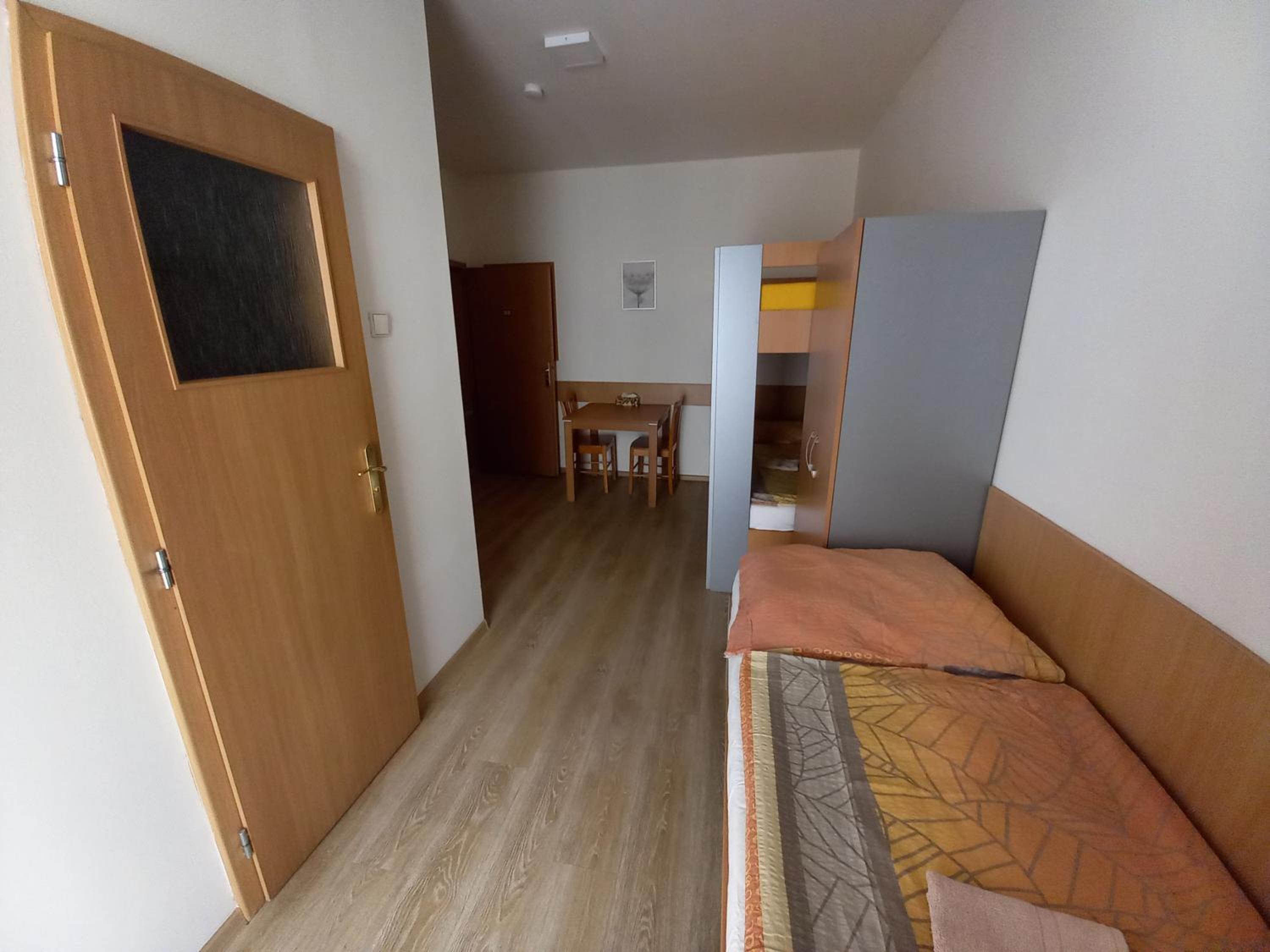 Triple Room with Private Bathroom and Balcony - Photo 3