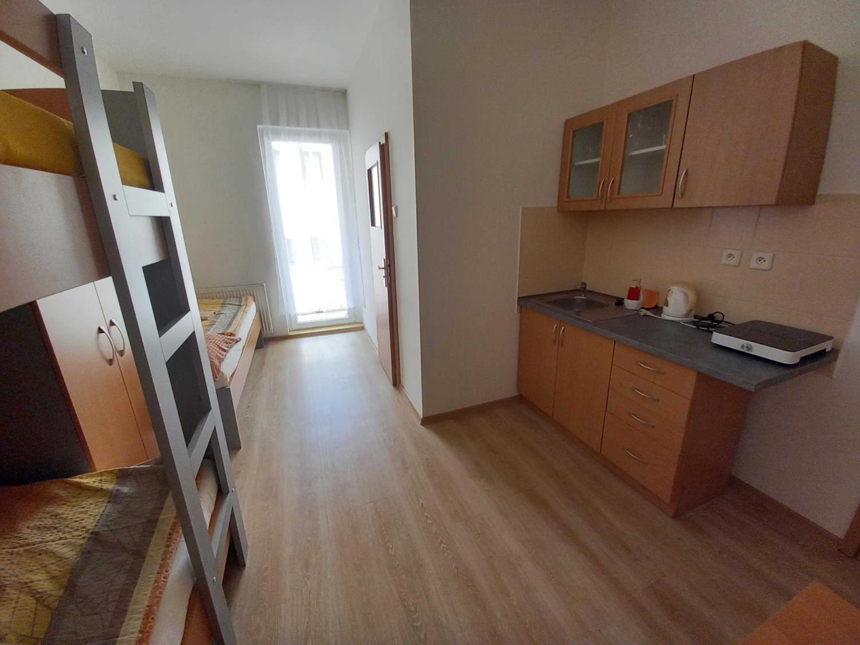 Triple Room with Private Bathroom and Balcony - Photo 2