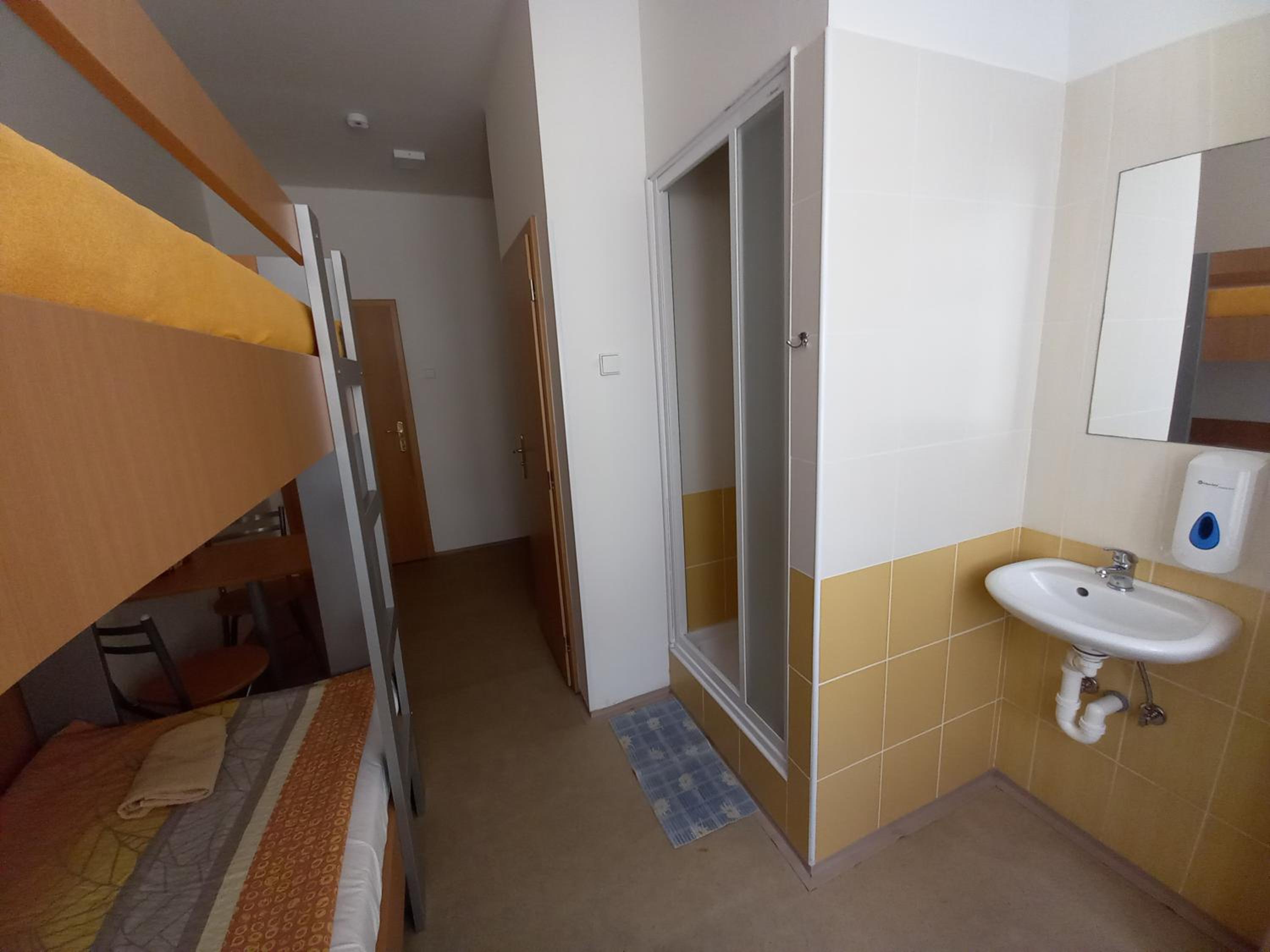 Twin Room with Shower - Photo 2