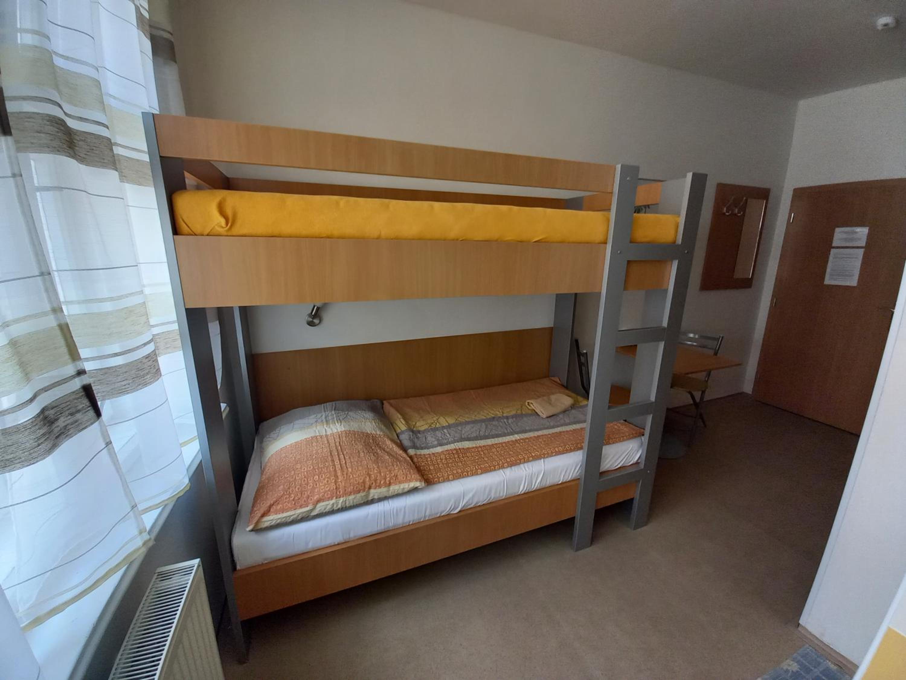 Twin Room with Shower - Photo 3