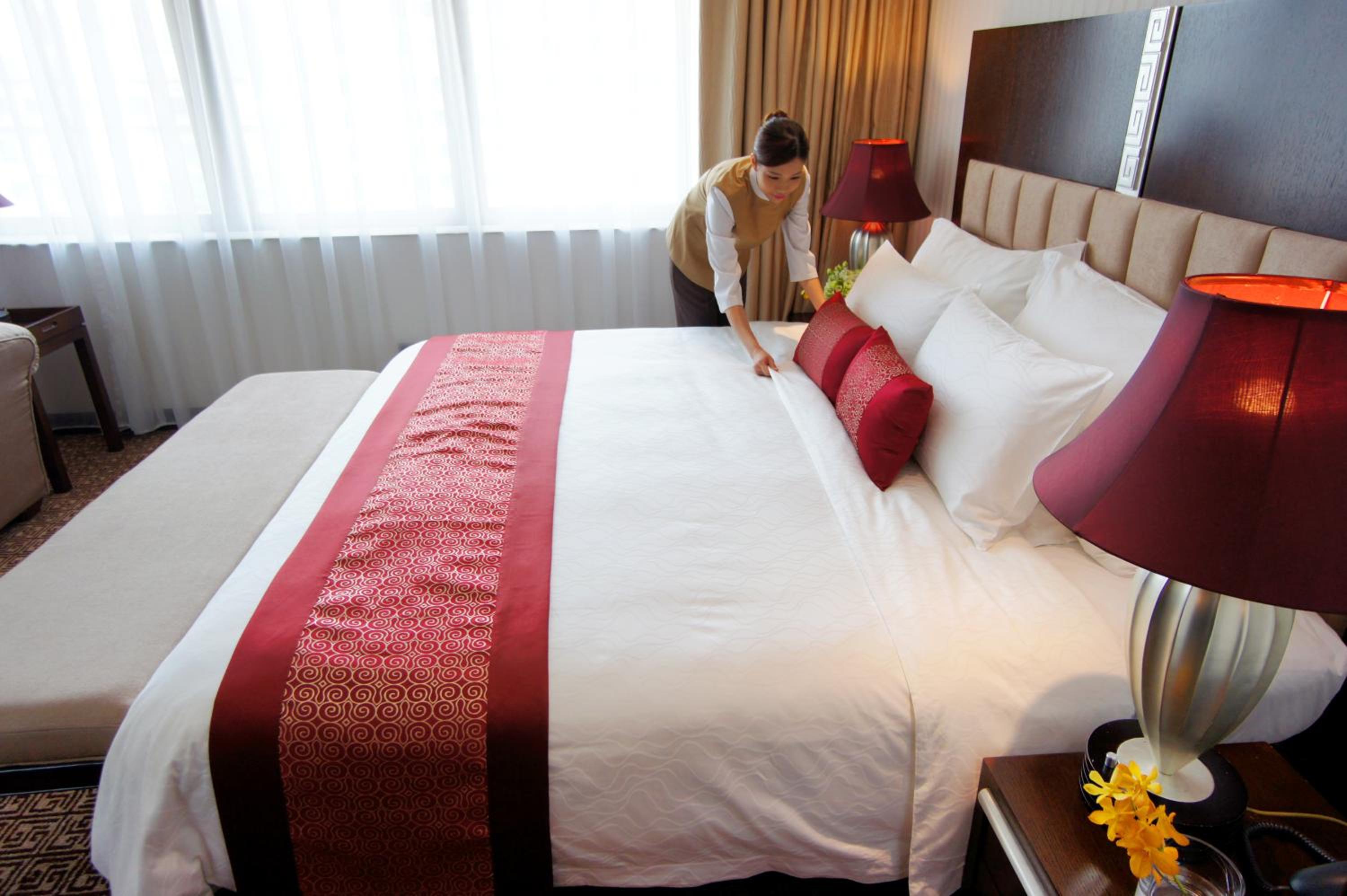 Premier Twin Room thumbnail 6