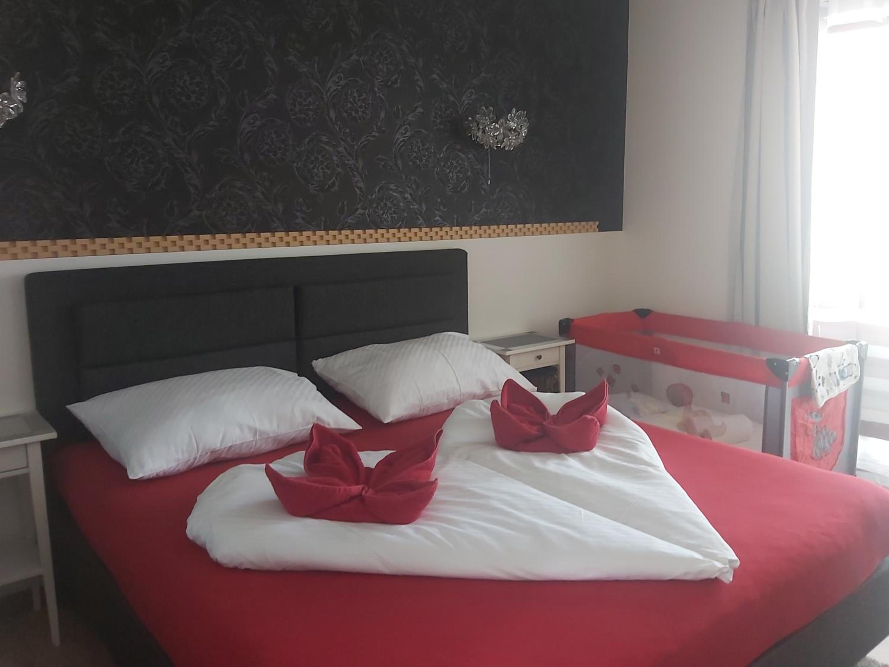 Deluxe Double Room (2 Adults + 1 Child) - Photo 15