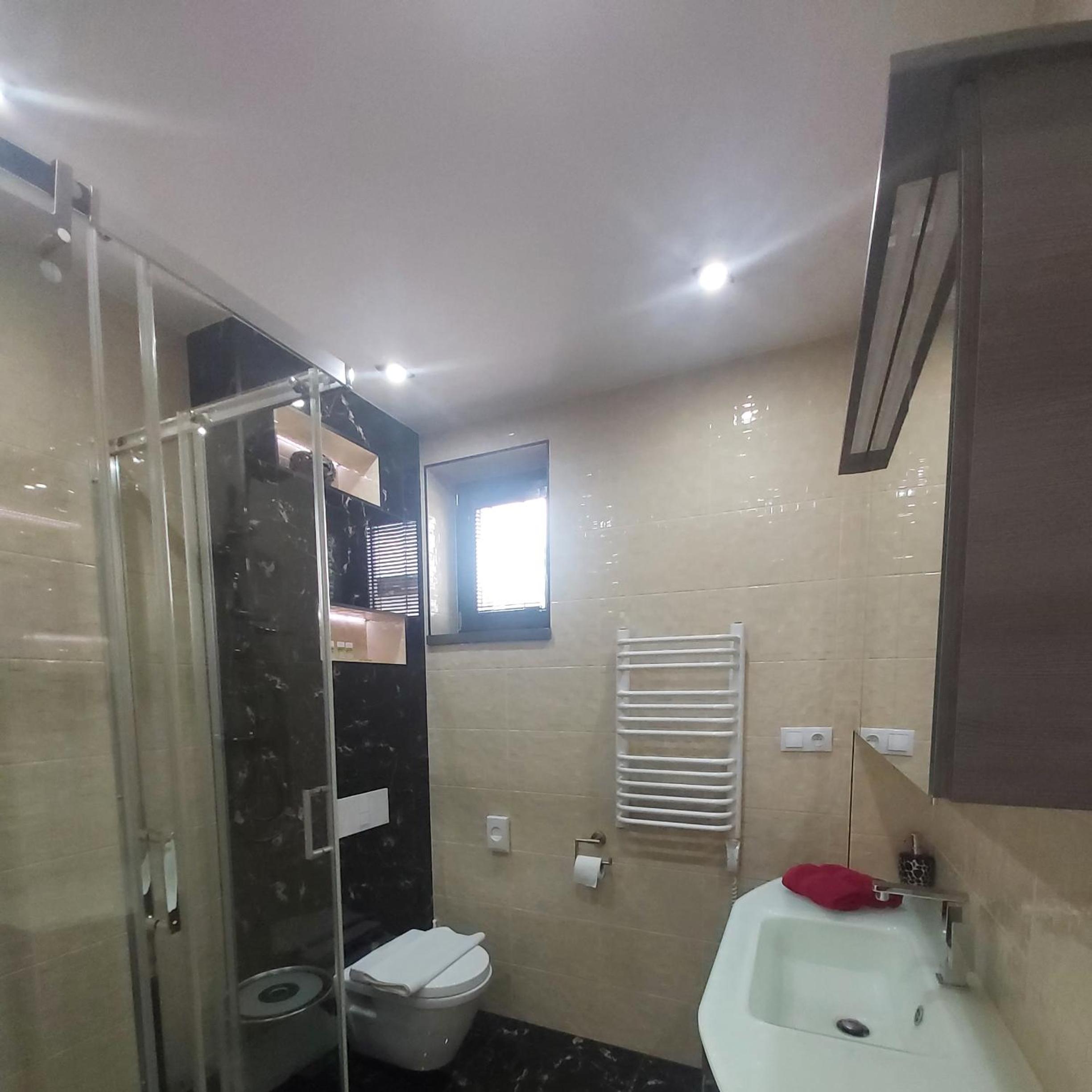 Deluxe Double Room (2 Adults + 1 Child) - Photo 7