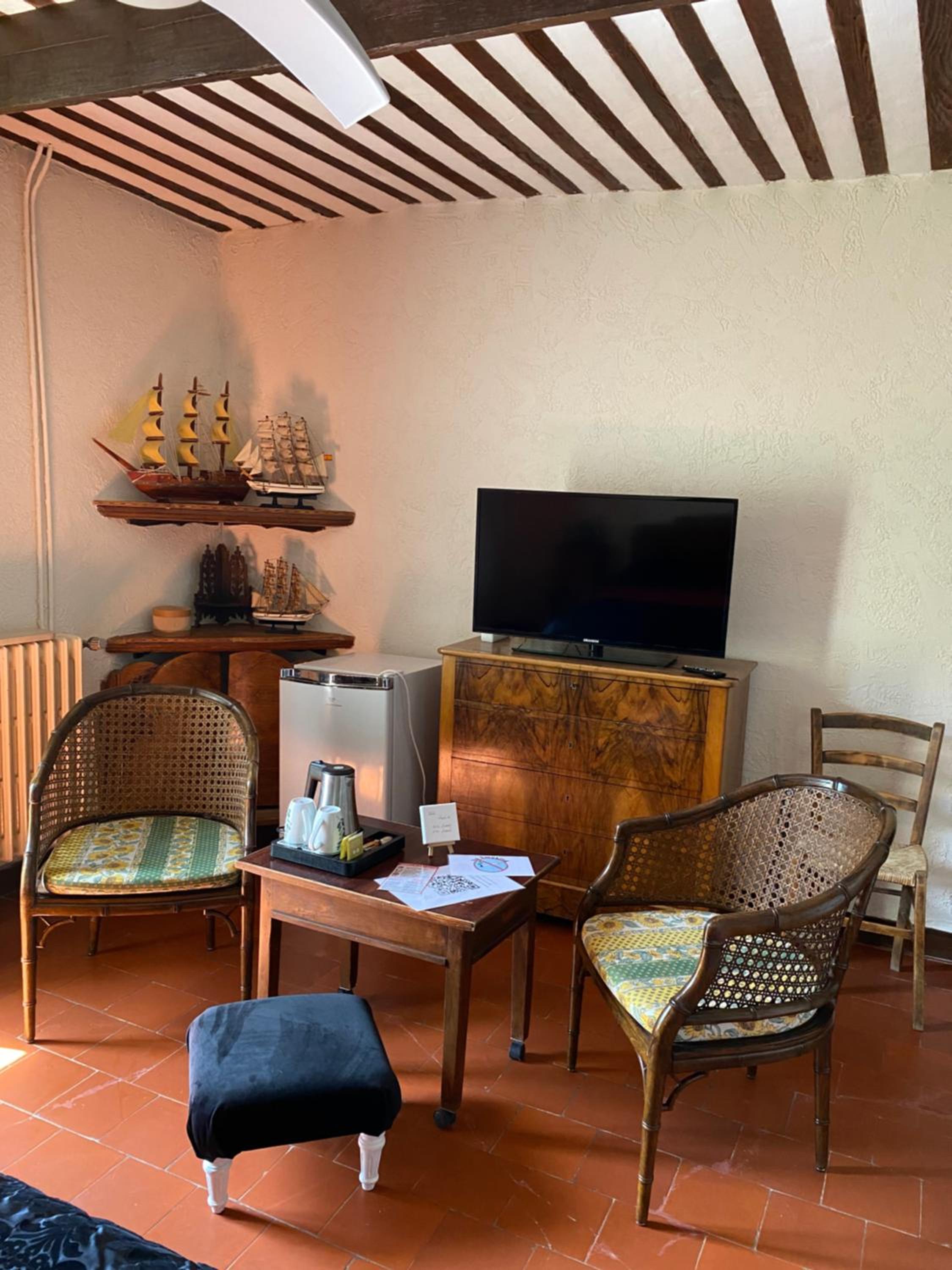 Deluxe Family Room photo 3