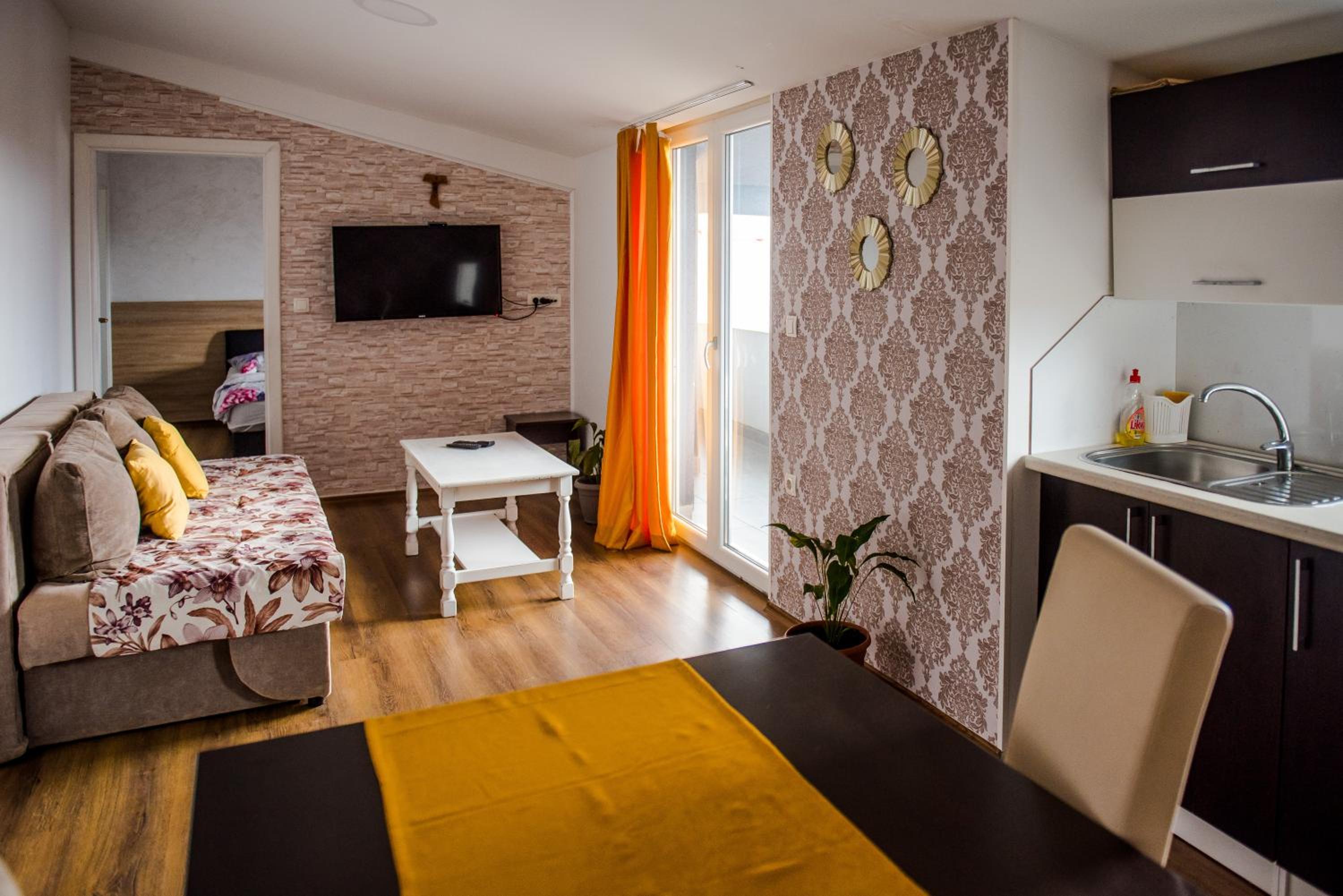 One-Bedroom Apartment photo 1