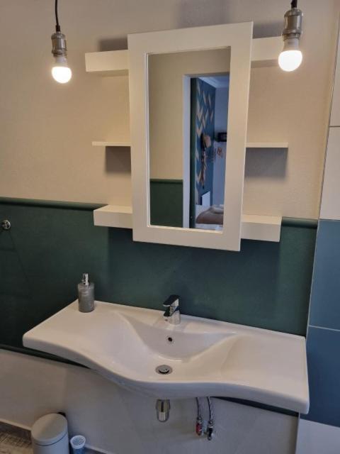 Standard Twin Room - Photo 5