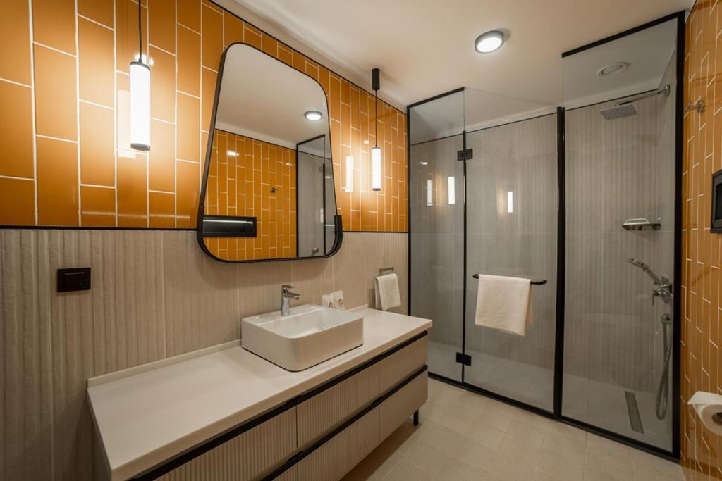 King Suite - Photo 2