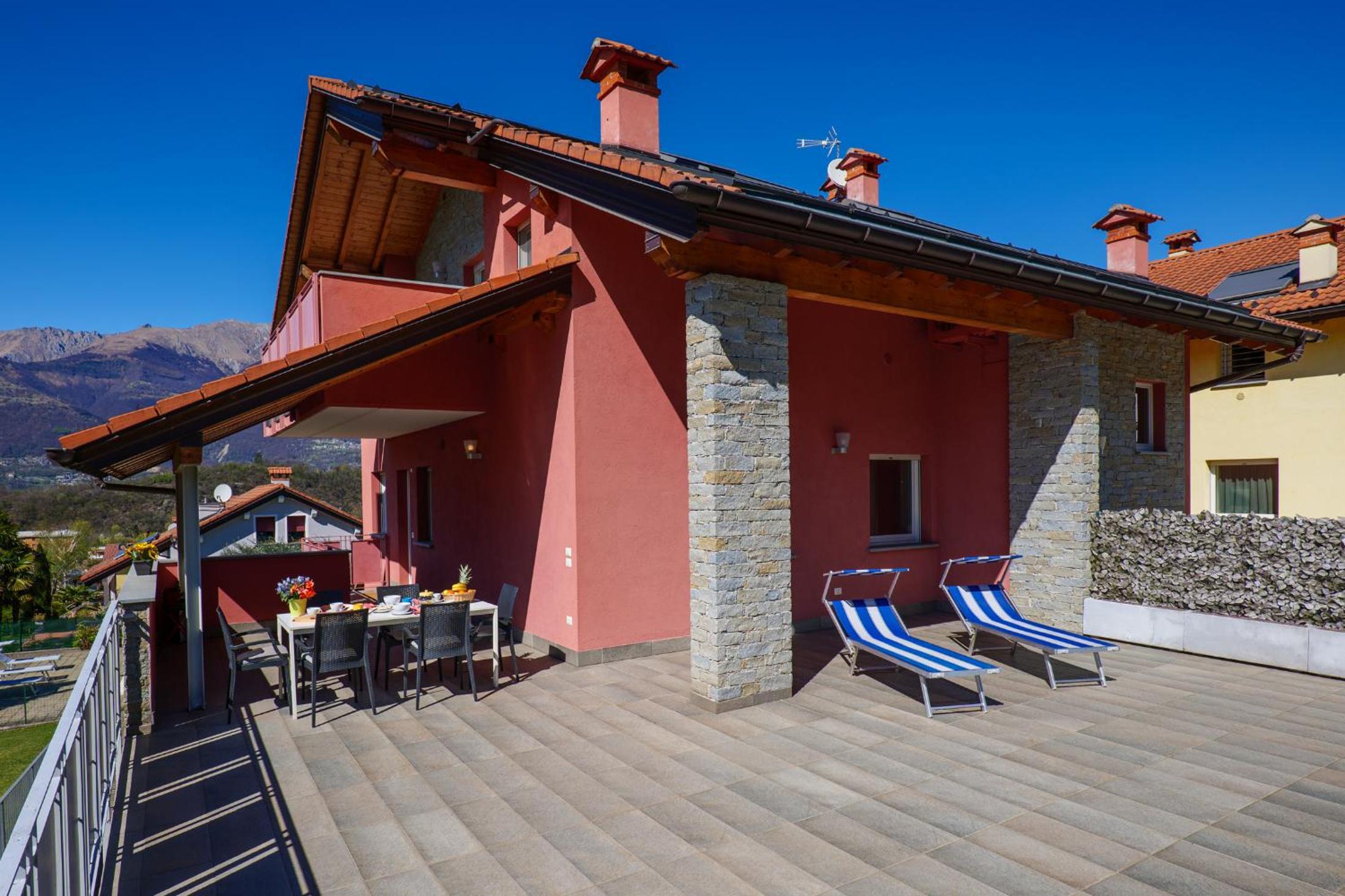 Three-Bedroom Apartment with Terrace photo 2