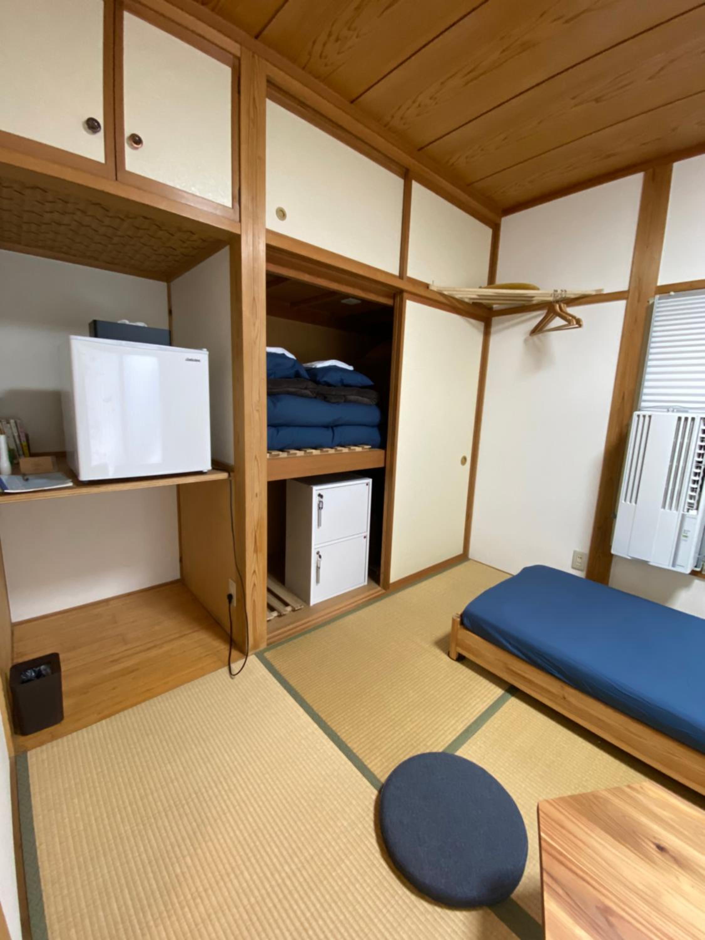 Economy Twin Room - Photo 2