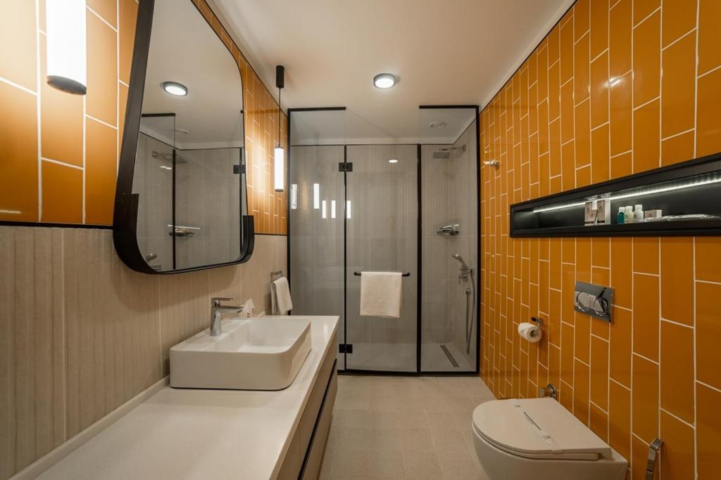 King Suite - Photo 13