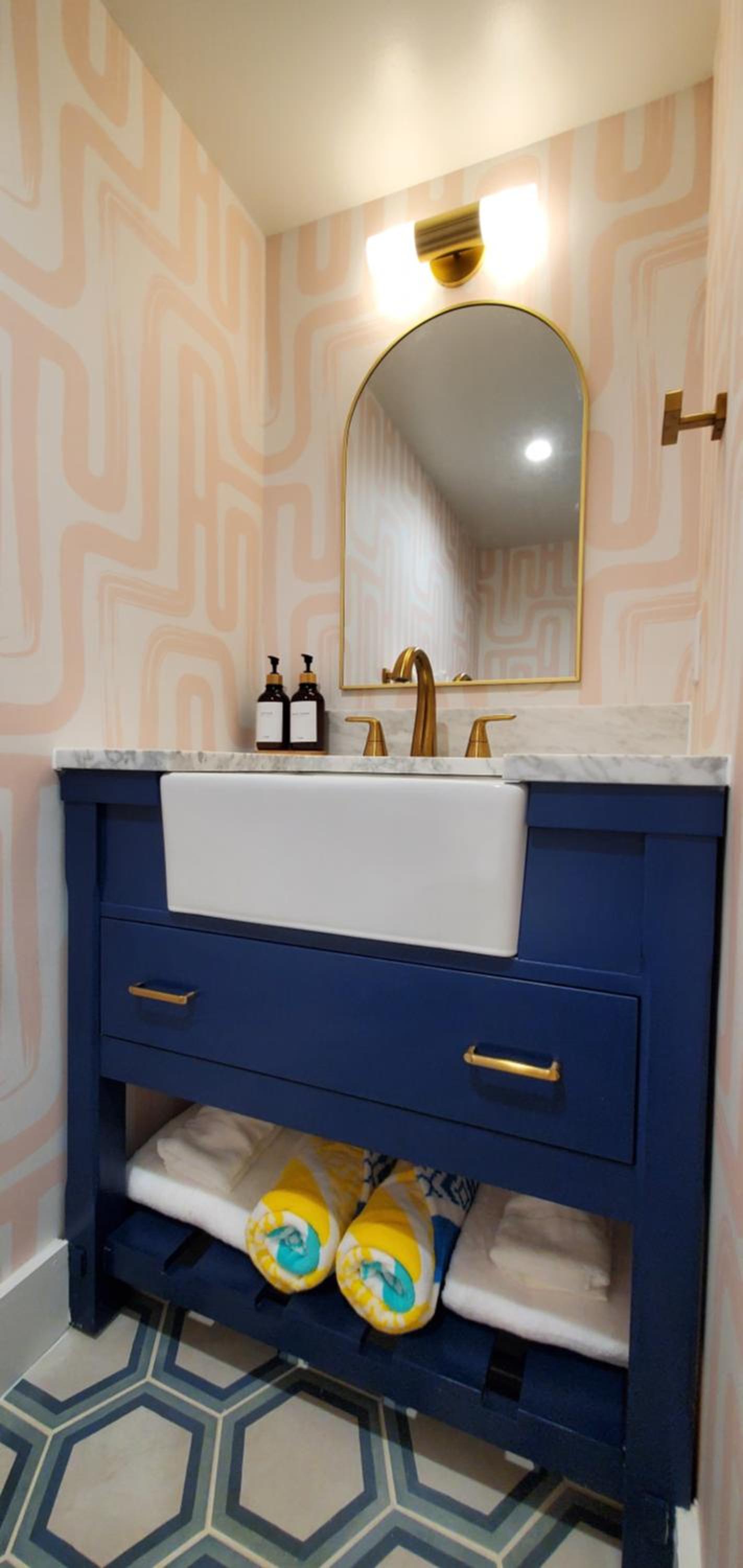 S&N Lux Suite-Free Parking-King Bed-Kitchen-WiFi: King Studio with Sofa Bed photo