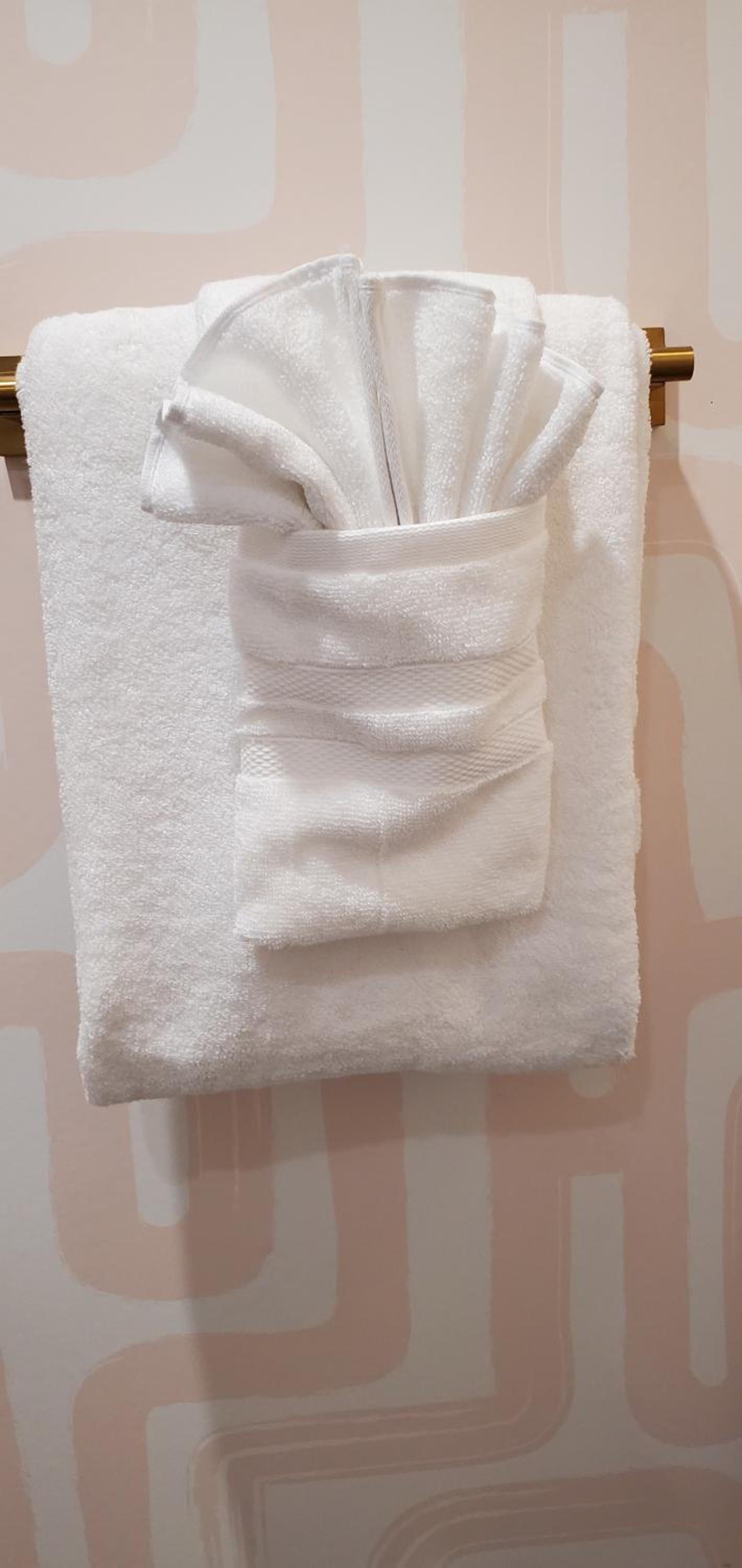 S&N Lux Suite-Free Parking-King Bed-Kitchen-WiFi: King Studio with Sofa Bed photo