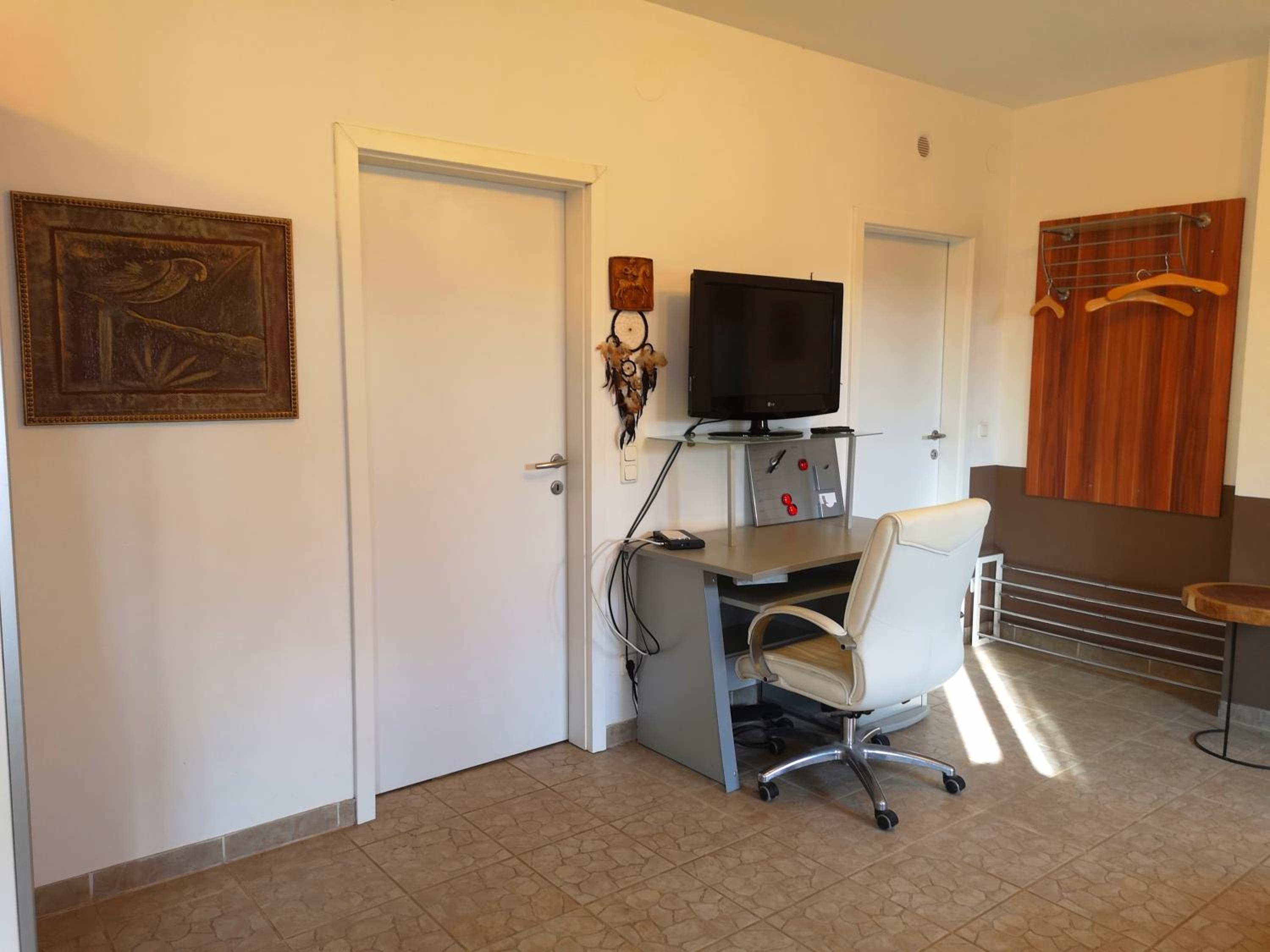 One-Bedroom Apartment photo 3