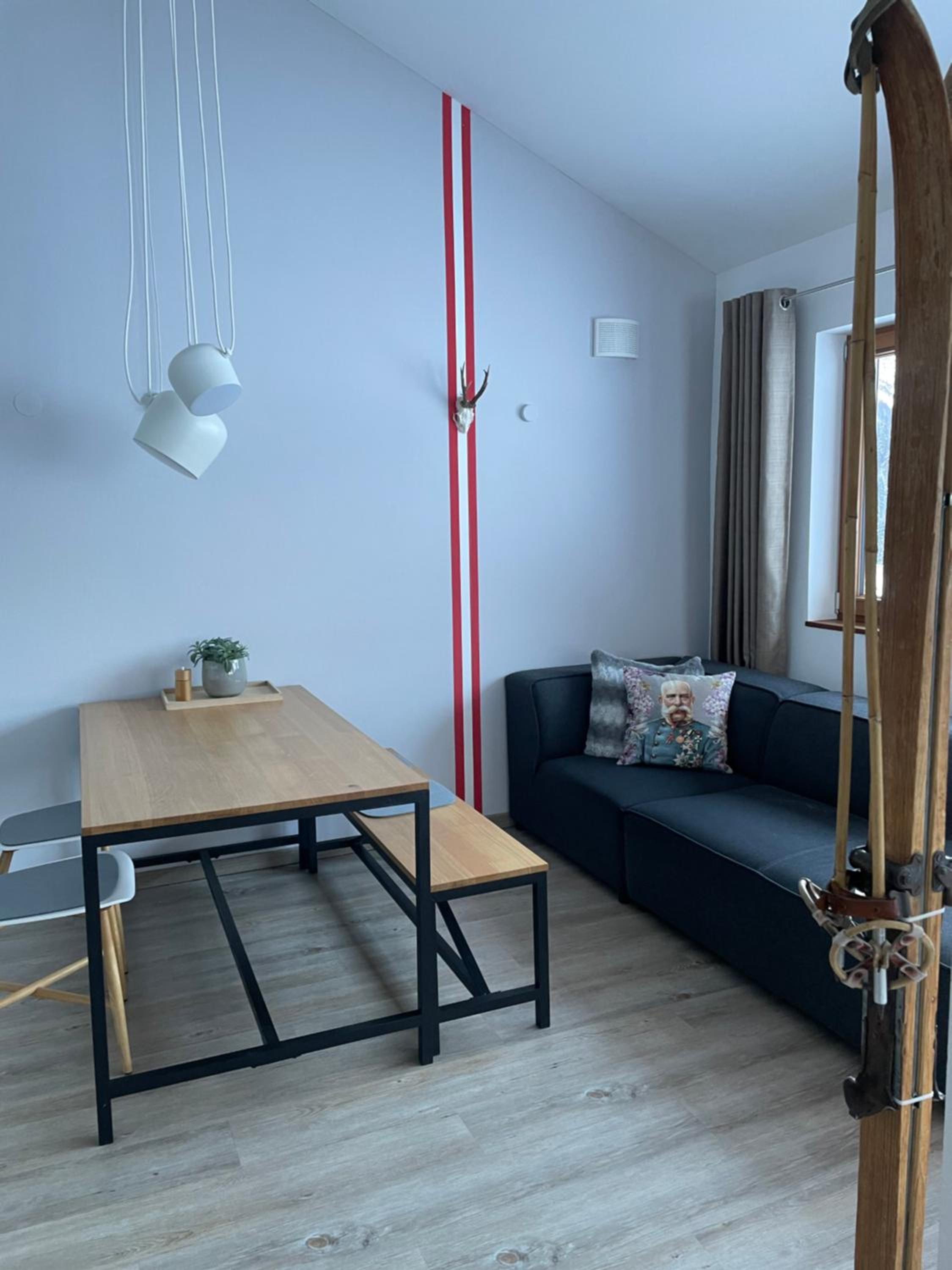 One-Bedroom Apartment photo 1