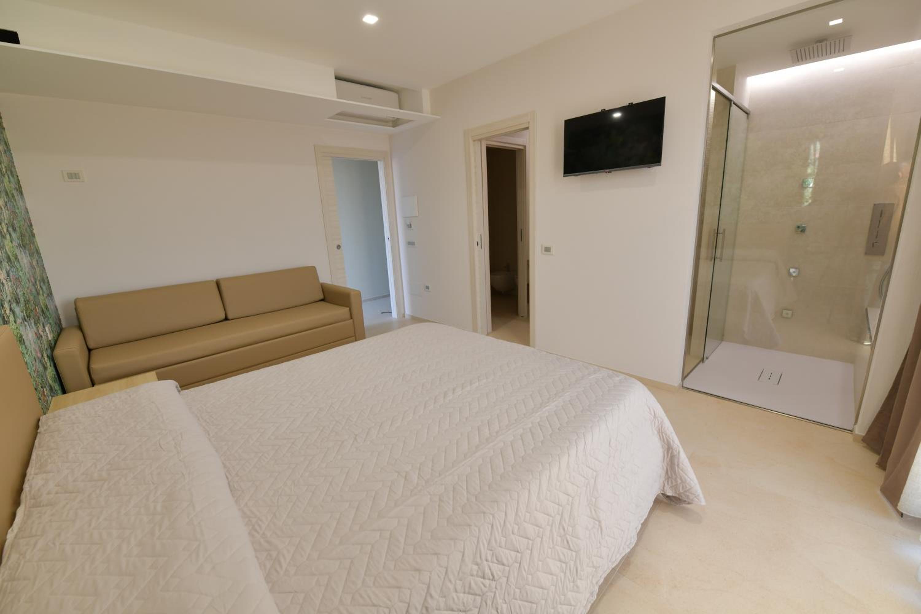 Luxury Quadruple Room - Photo 14