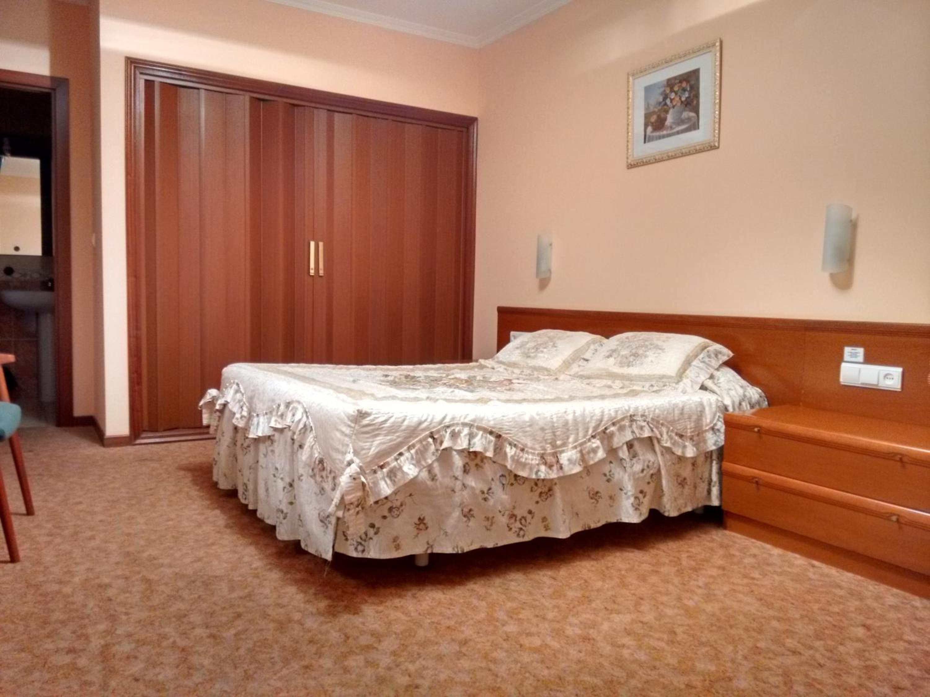 Double or Twin Room - Photo 10