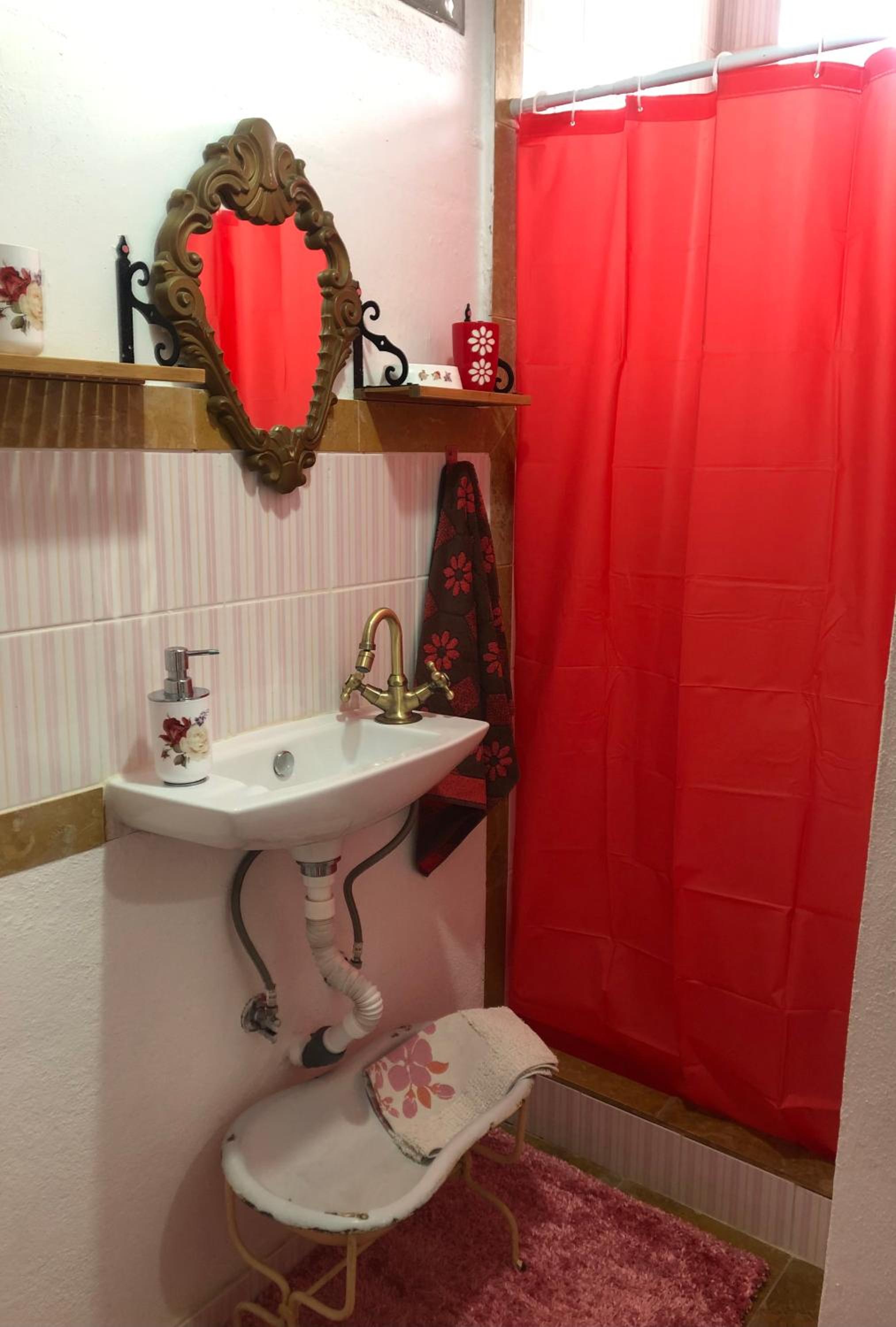 Two-Bedroom House - Photo 11
