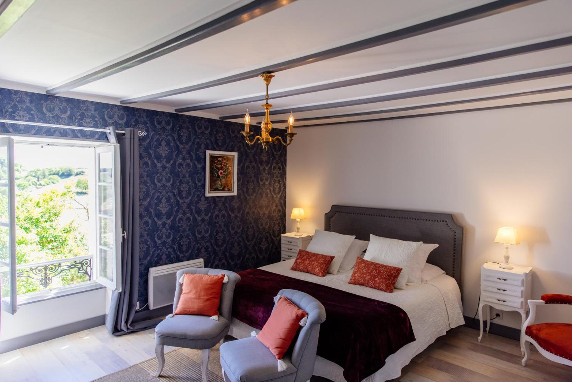 Queen Room photo 2