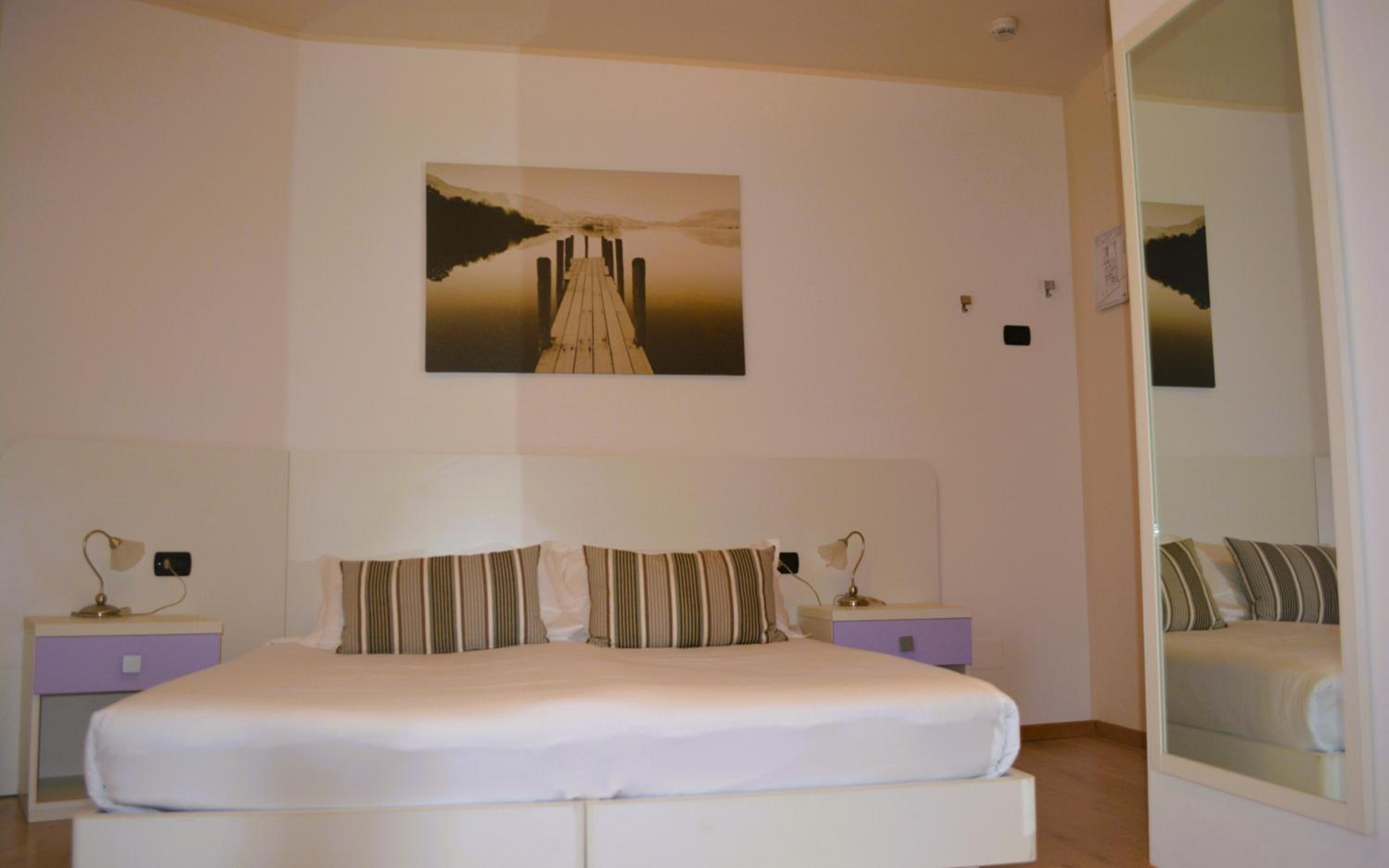 Standard Double or Twin Room - Photo 4
